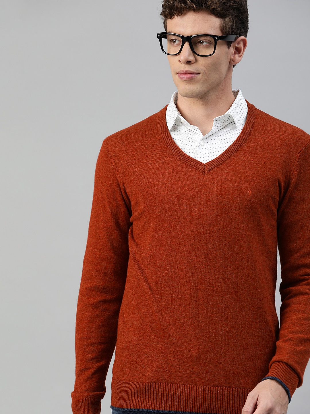 

Indian Terrain Men Red Solid Lambwool Pullover Sweater