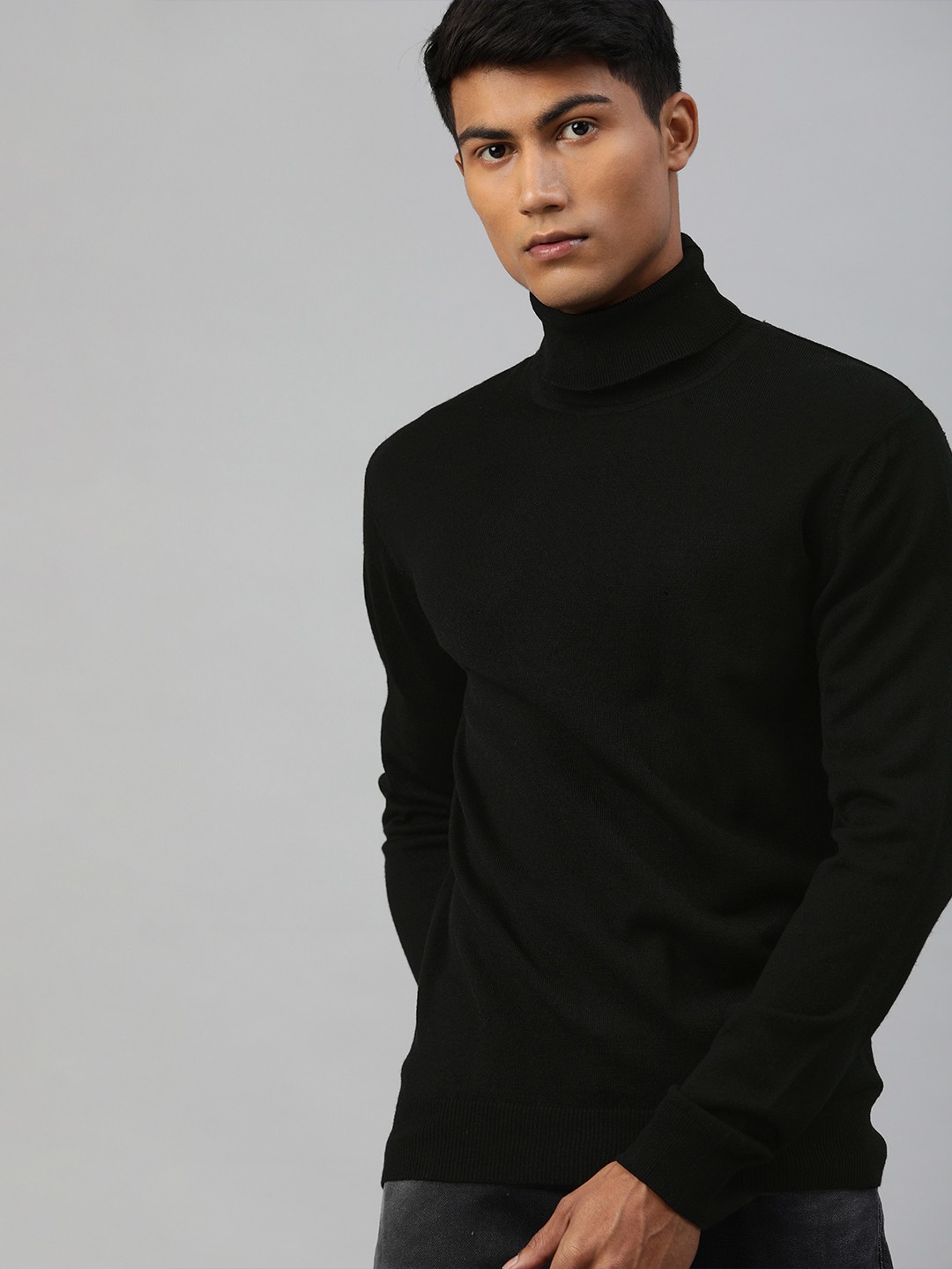 

Indian Terrain Men Black Solid High Neck Pullover Sweater