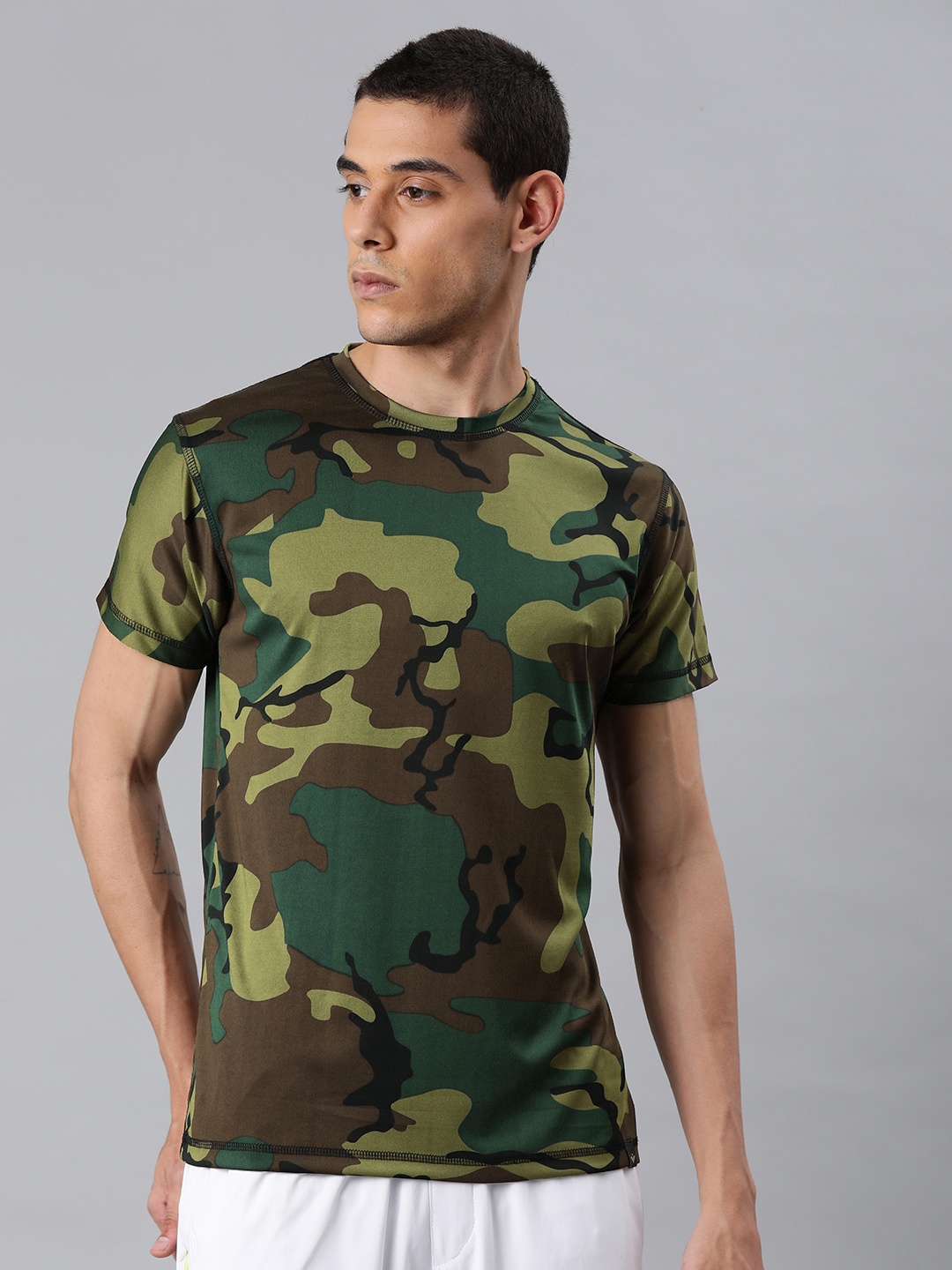

VEIRDO Men Olive Green Camouflage Printed Round Neck T-shirt