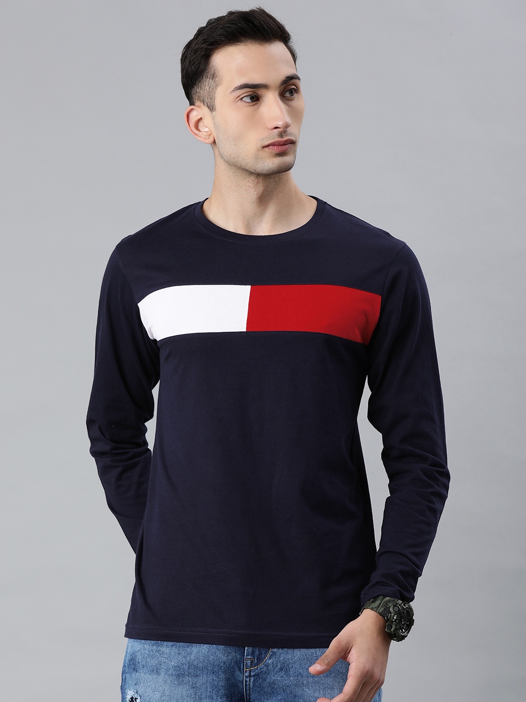 

VEIRDO Men Navy Blue Solid Round Neck T-shirt
