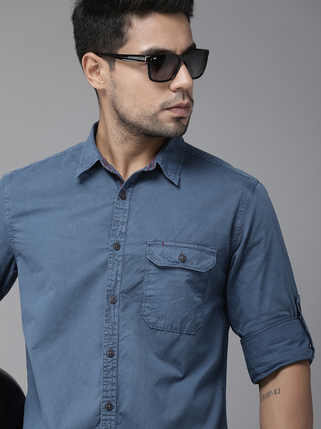 

Roadster Men Teal Blue Regular Fit Solid Casual Shirt