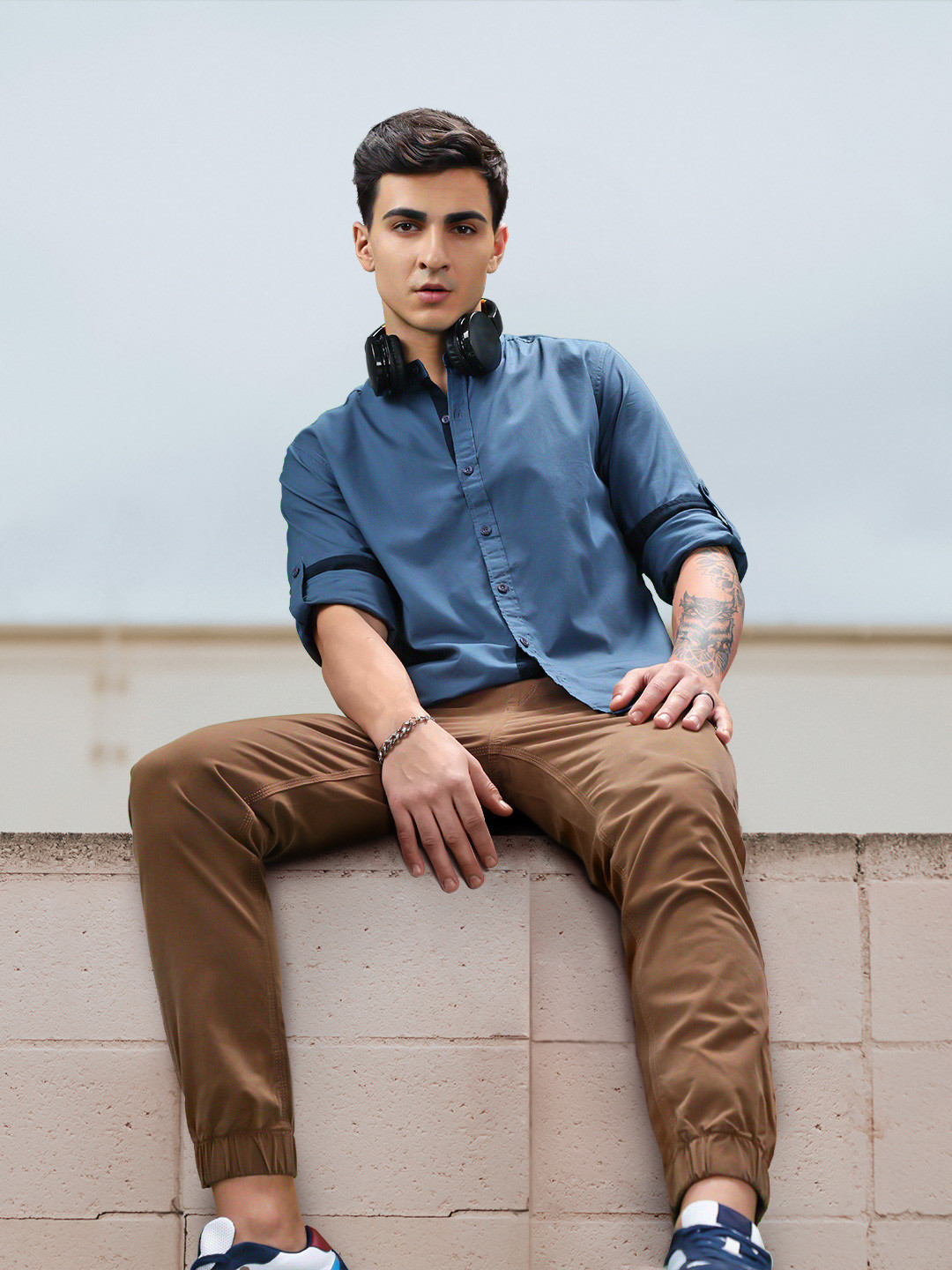 

Roadster Men Blue Regular Fit Solid Casual Shirt