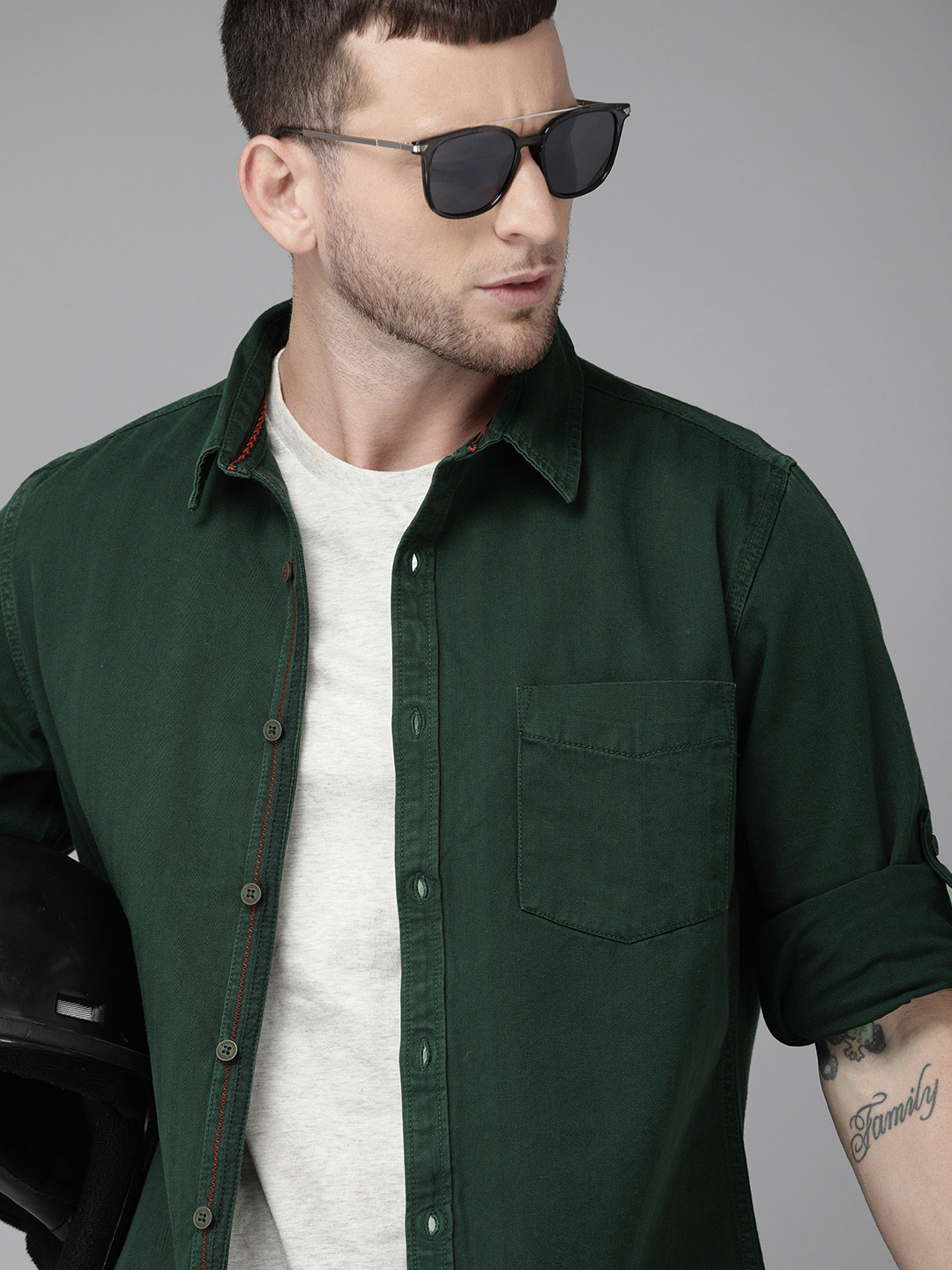 

Roadster Men Green Regular Fit Solid Casual Shirt