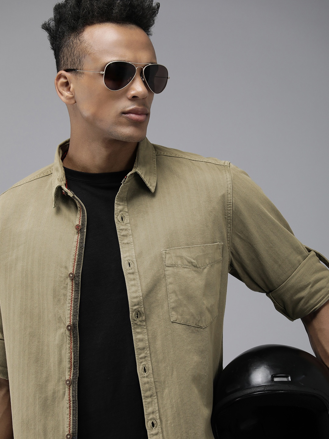 

Roadster Men Burnt Olive Green Vertical Stripes Opaque Twill Pure Cotton Casual Shirt