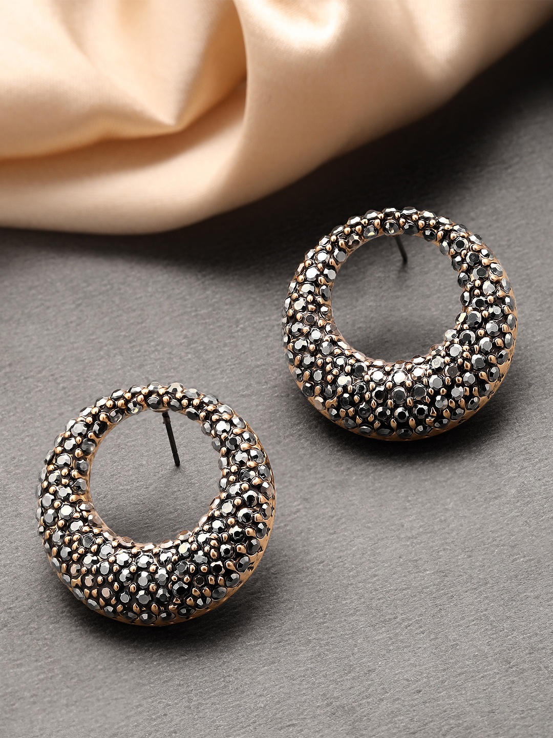 

Rubans Gold-Toned & Black Circular Drop Earrings