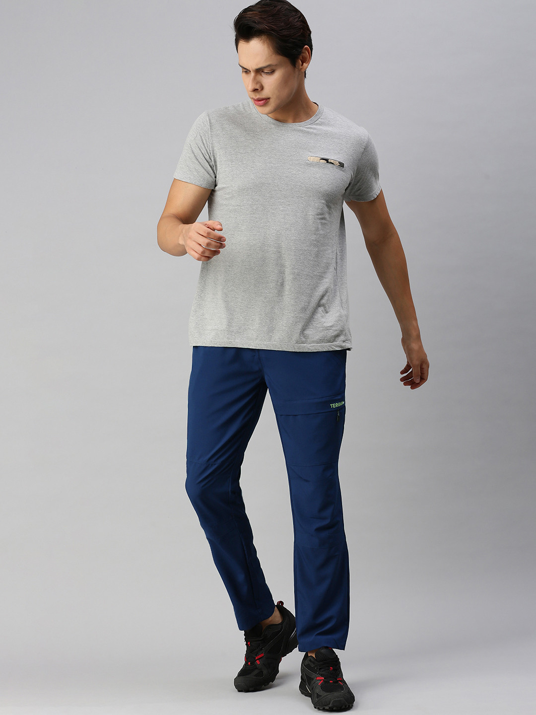 

HRX By Hrithik Roshan Men Medival Blue Solid Rapid-Dry Anti-Static Outdoor Trousers, Navy blue
