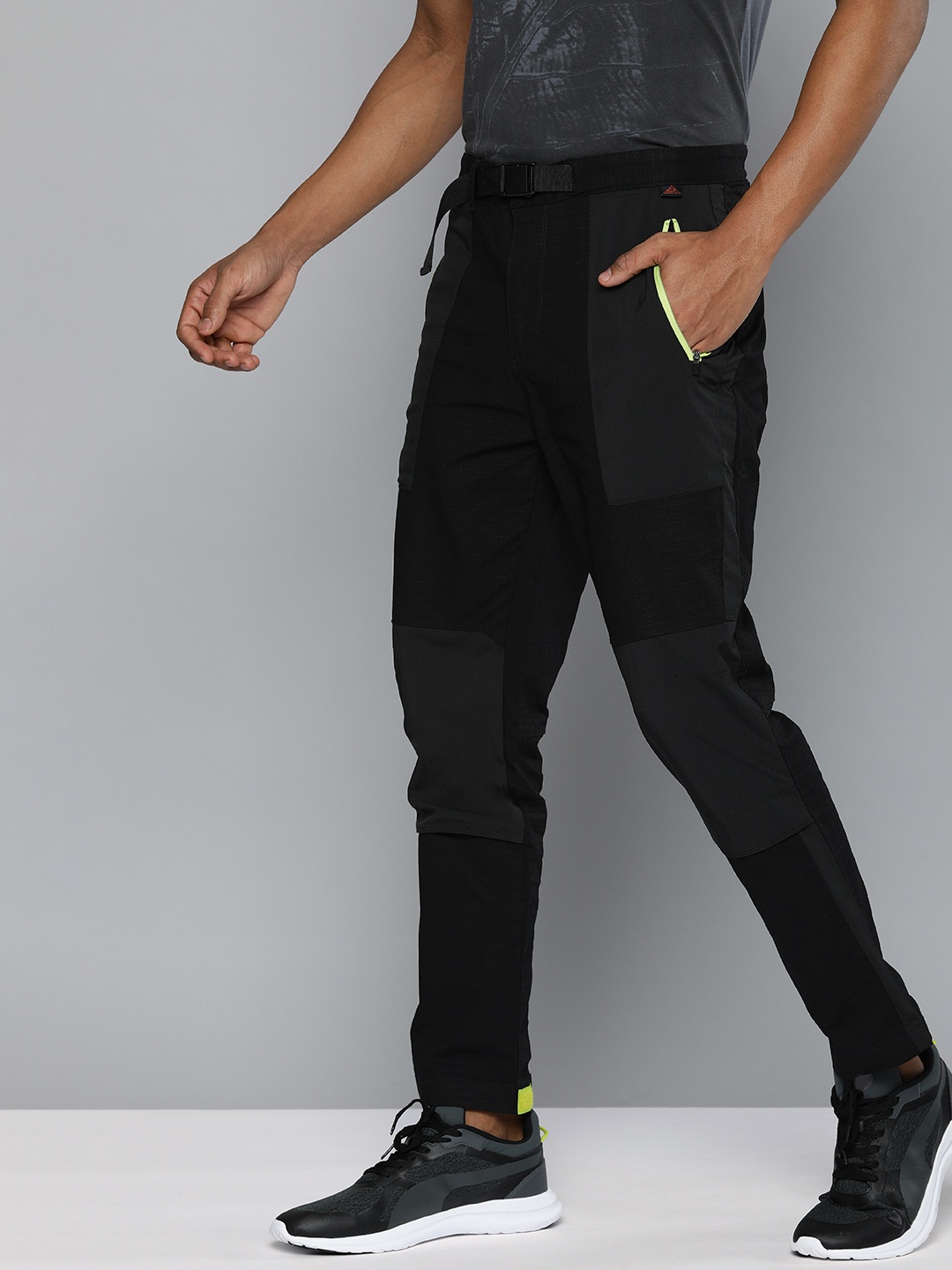 

HRX By Hrithik Roshan Men Grey Solid Regular Fit Mid-Rise Outdoor Track Pants