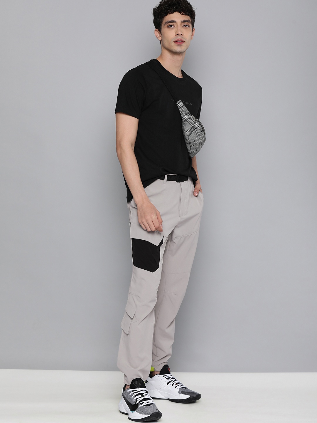 

HRX By Hrithik Roshan Men Grey Rapid-Dry Anti-Static Outdoor Trousers
