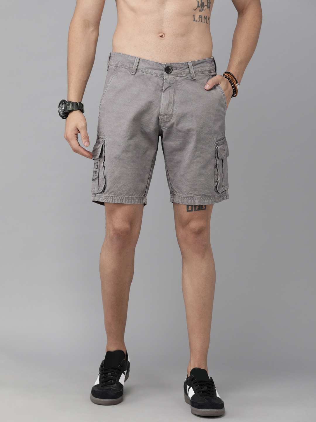 

Roadster Men Grey Solid Regular Fit Cargo Shorts