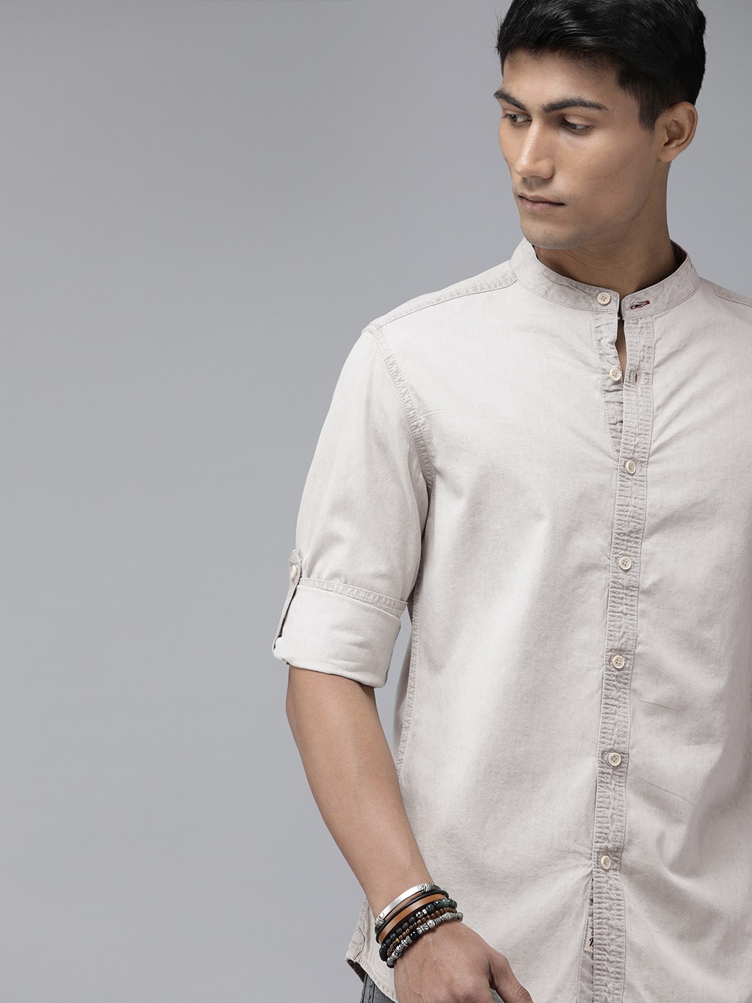 

Roadster Men Off-White Regular Fit Solid Casual Shirt
