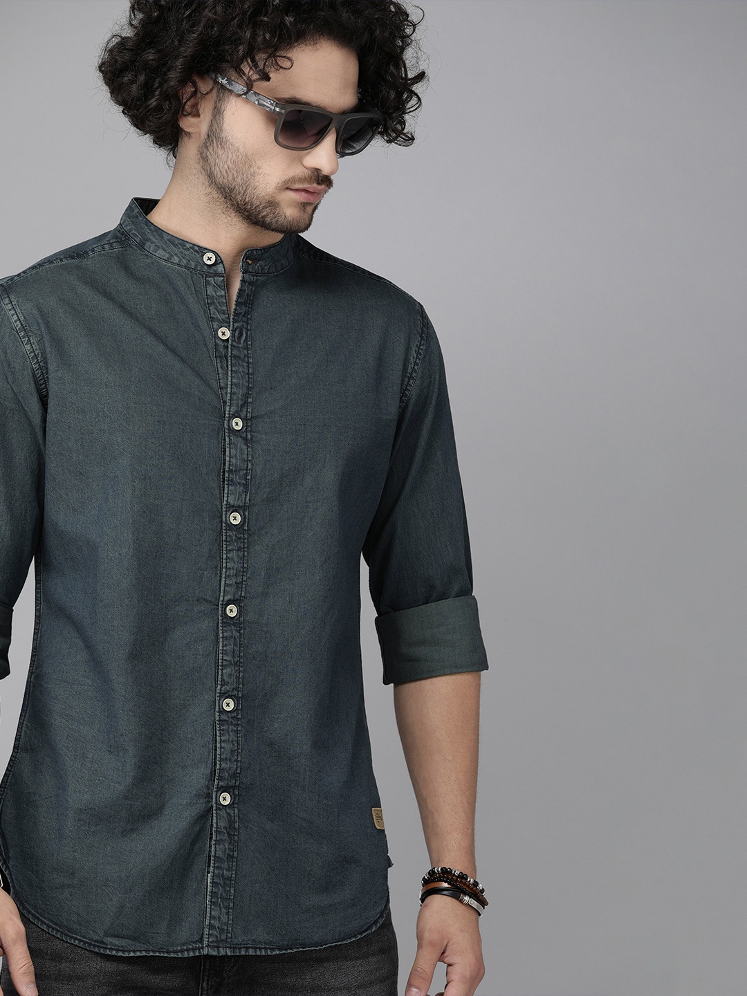 

Roadster Men Green Indigo Wash Regular Fit Solid Casual Shirt