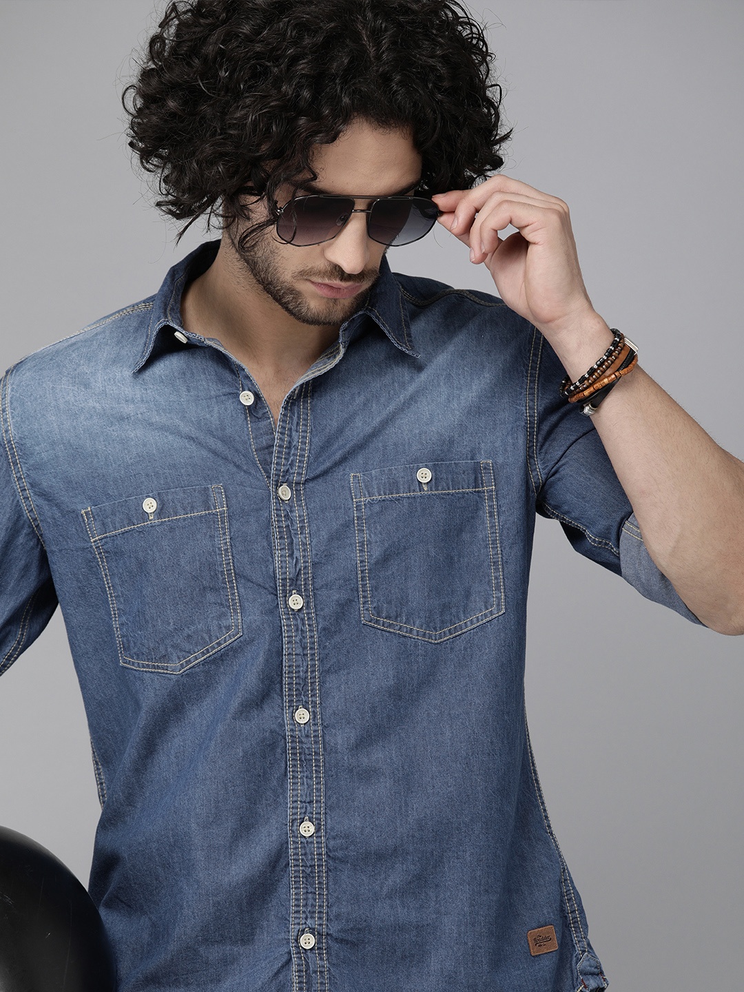 

Roadster Men Blue Regular Fit Solid Chambray Casual Shirt