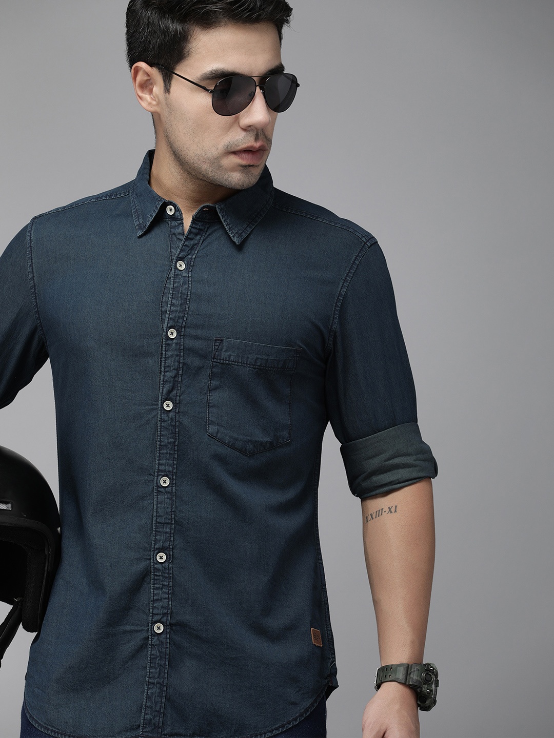 

Roadster Men Blue Regular Fit Solid Casual Shirt