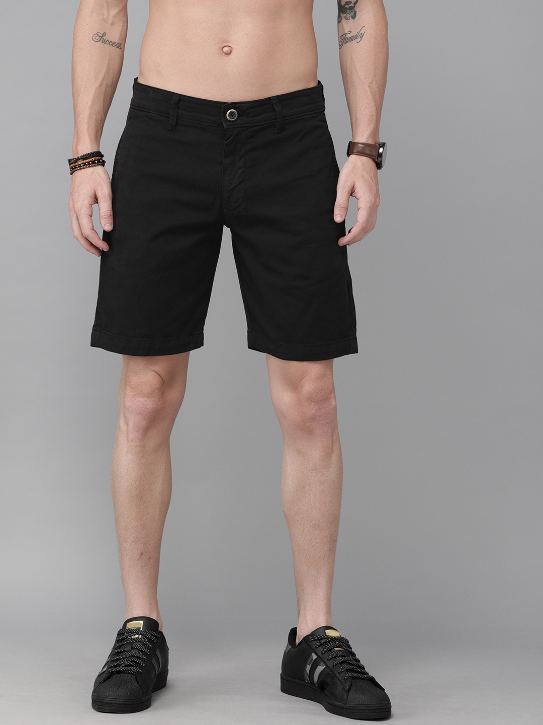 

Roadster Men Black Solid Regular Fit Chino Shorts