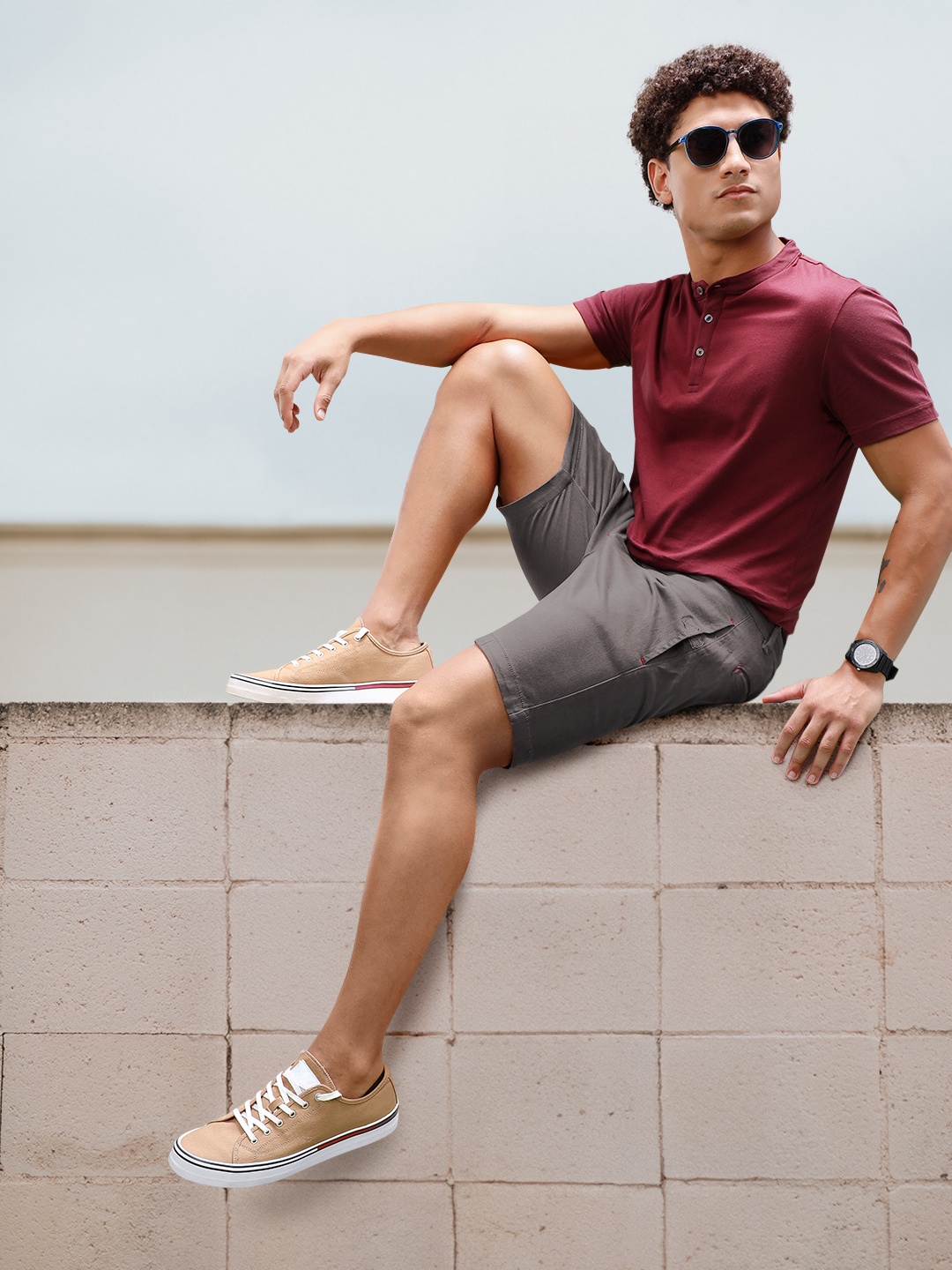 

Roadster Men Charcoal Grey Solid Regular Fit Shorts