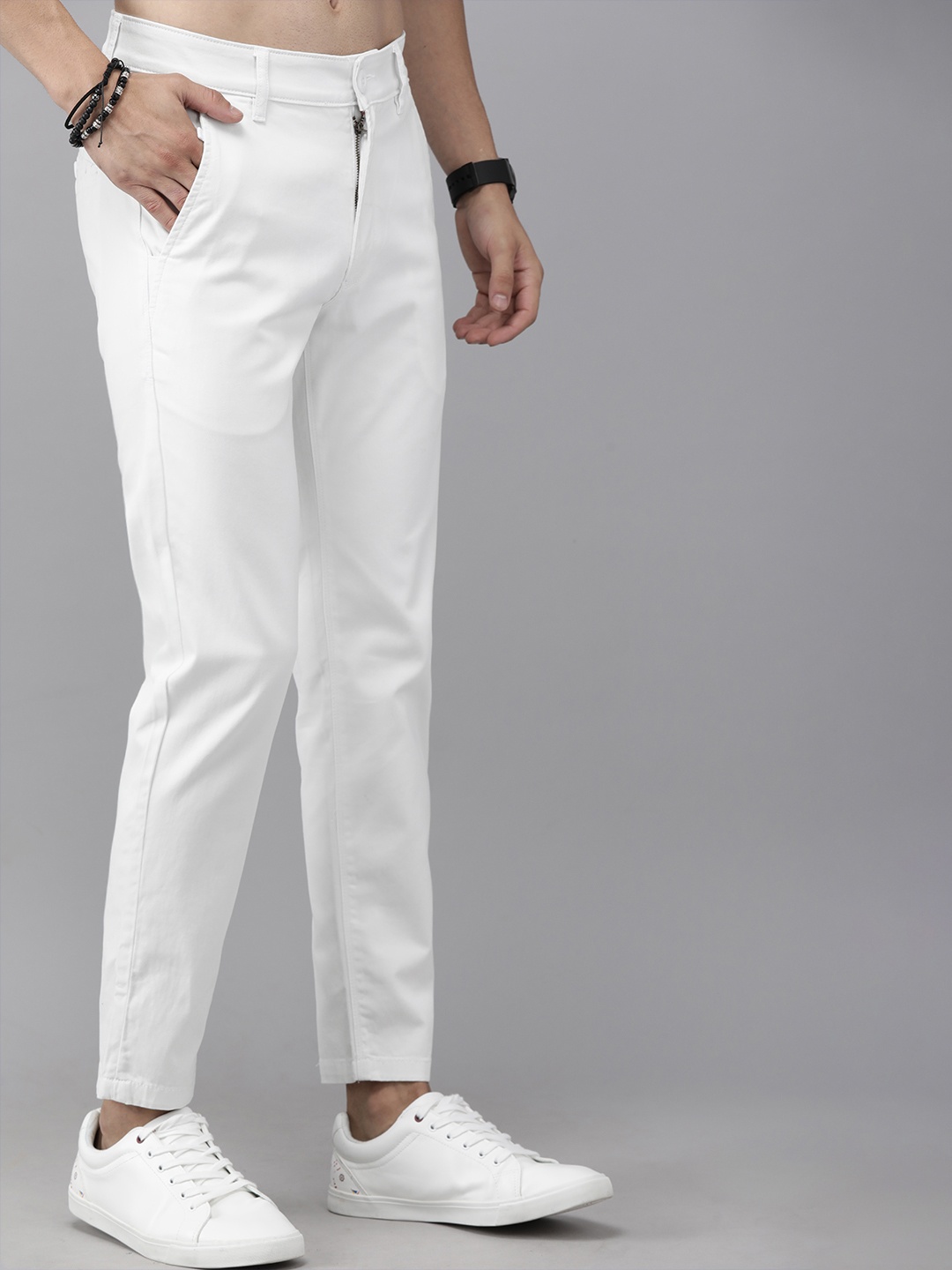 

Roadster Men White Tapered Fit Solid Chinos