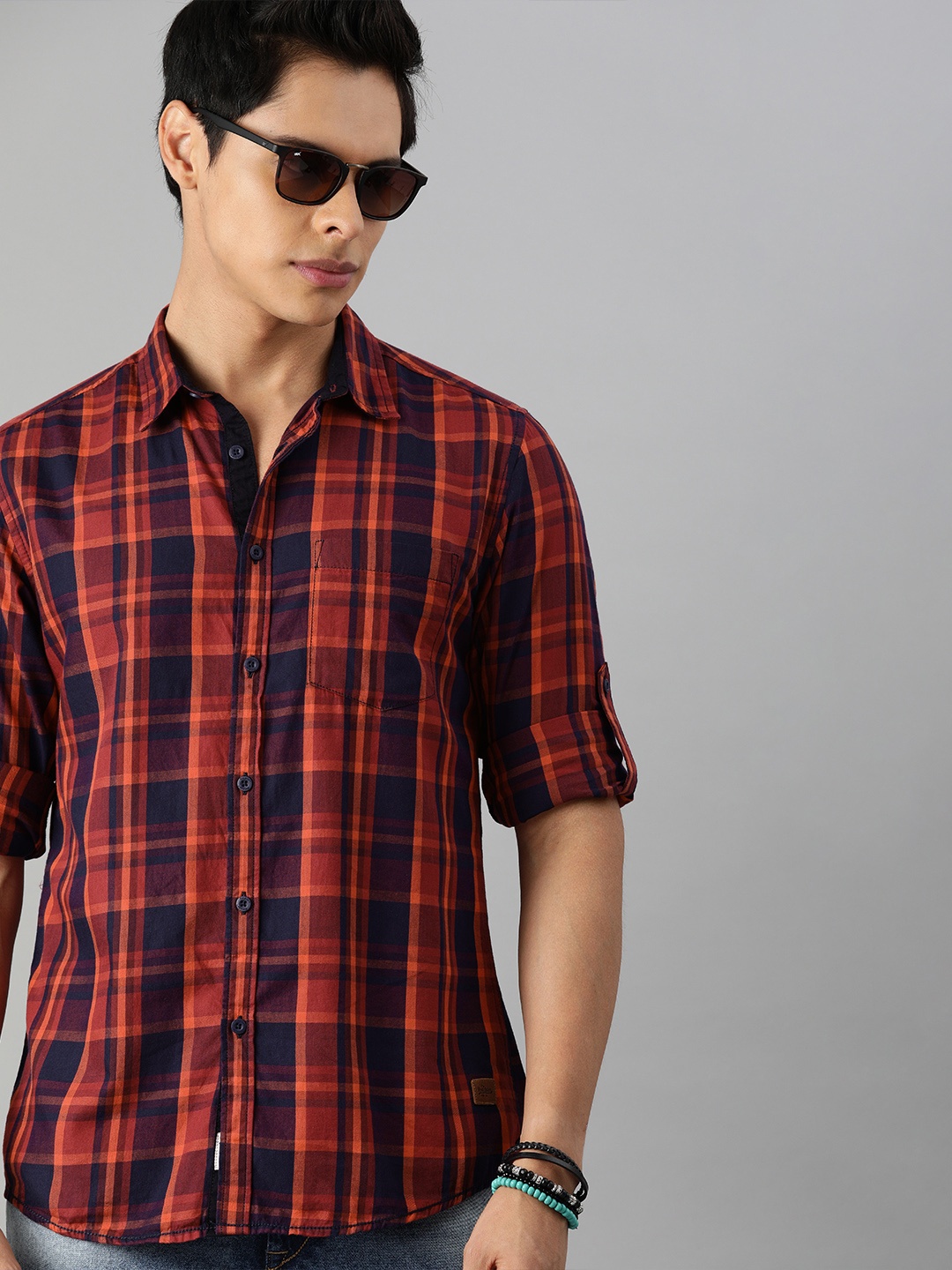 

Roadster Men Maroon & Navy Blue Checked Casual Shirt