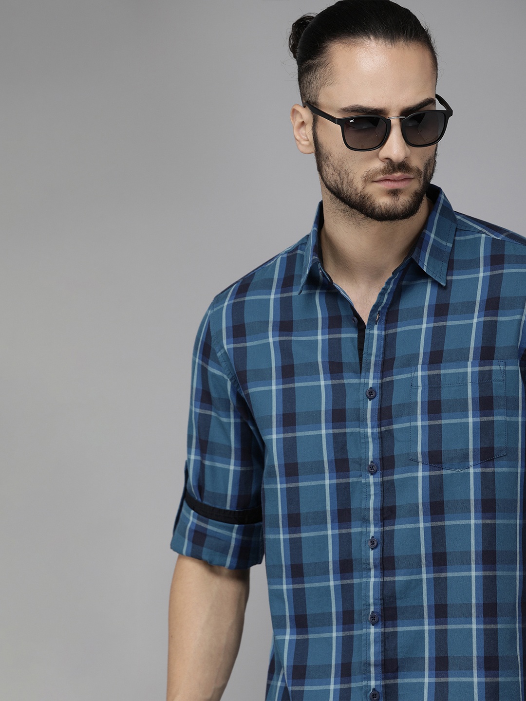 

Roadster Men Blue Checked Casual Shirt