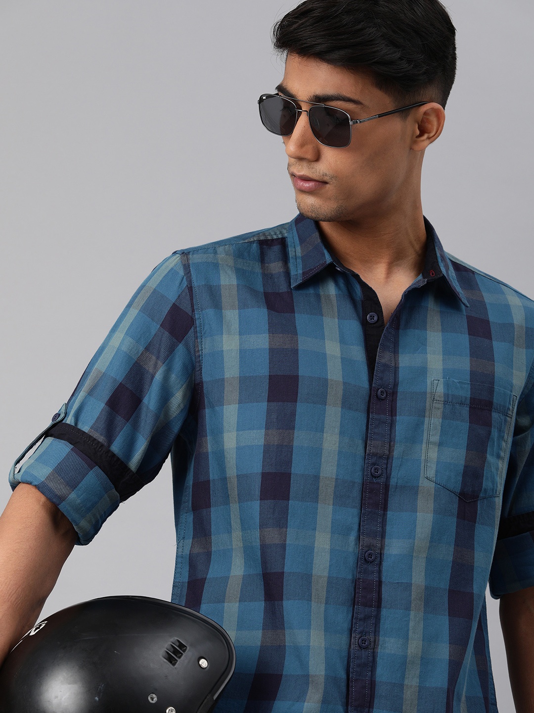 

Roadster Men Blue Checked Regular Fit VETTEL Pure Cotton Casual Shirt