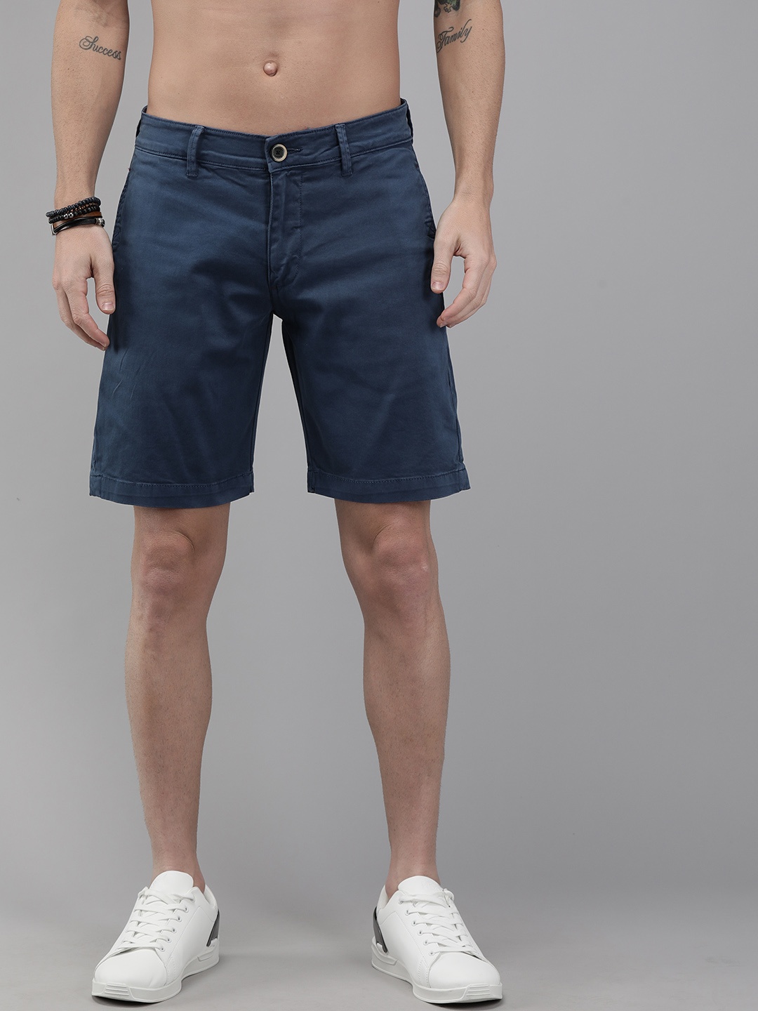 

Roadster Men Navy Blue Solid Regular Fit Chino Shorts