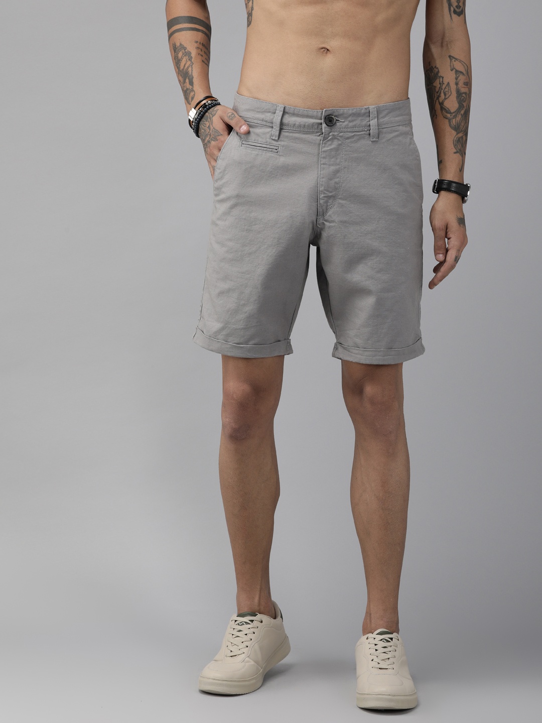 

Roadster Men Grey Solid Regular Fit Regular Shorts