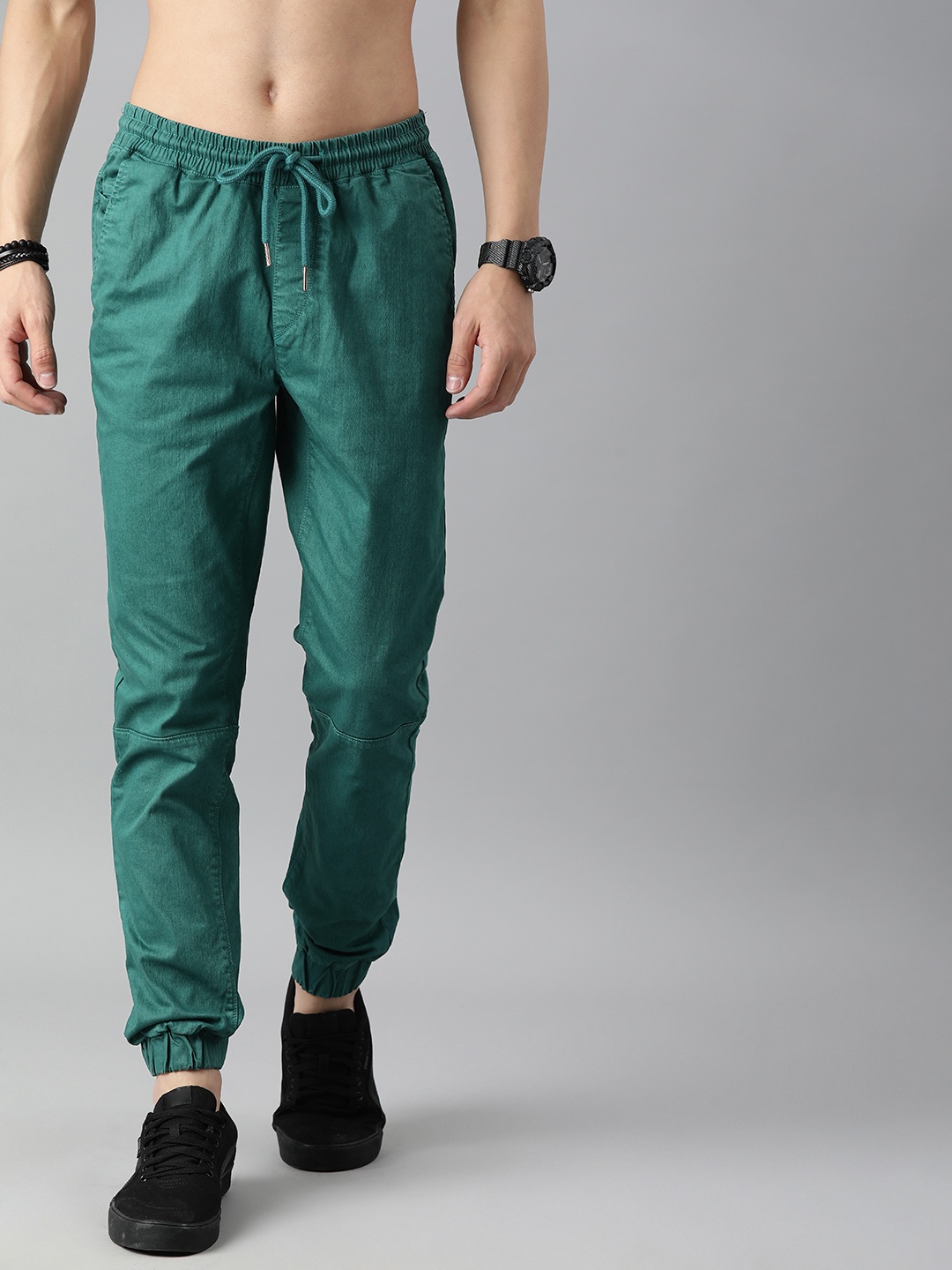 

Roadster Men Green Solid Joggers