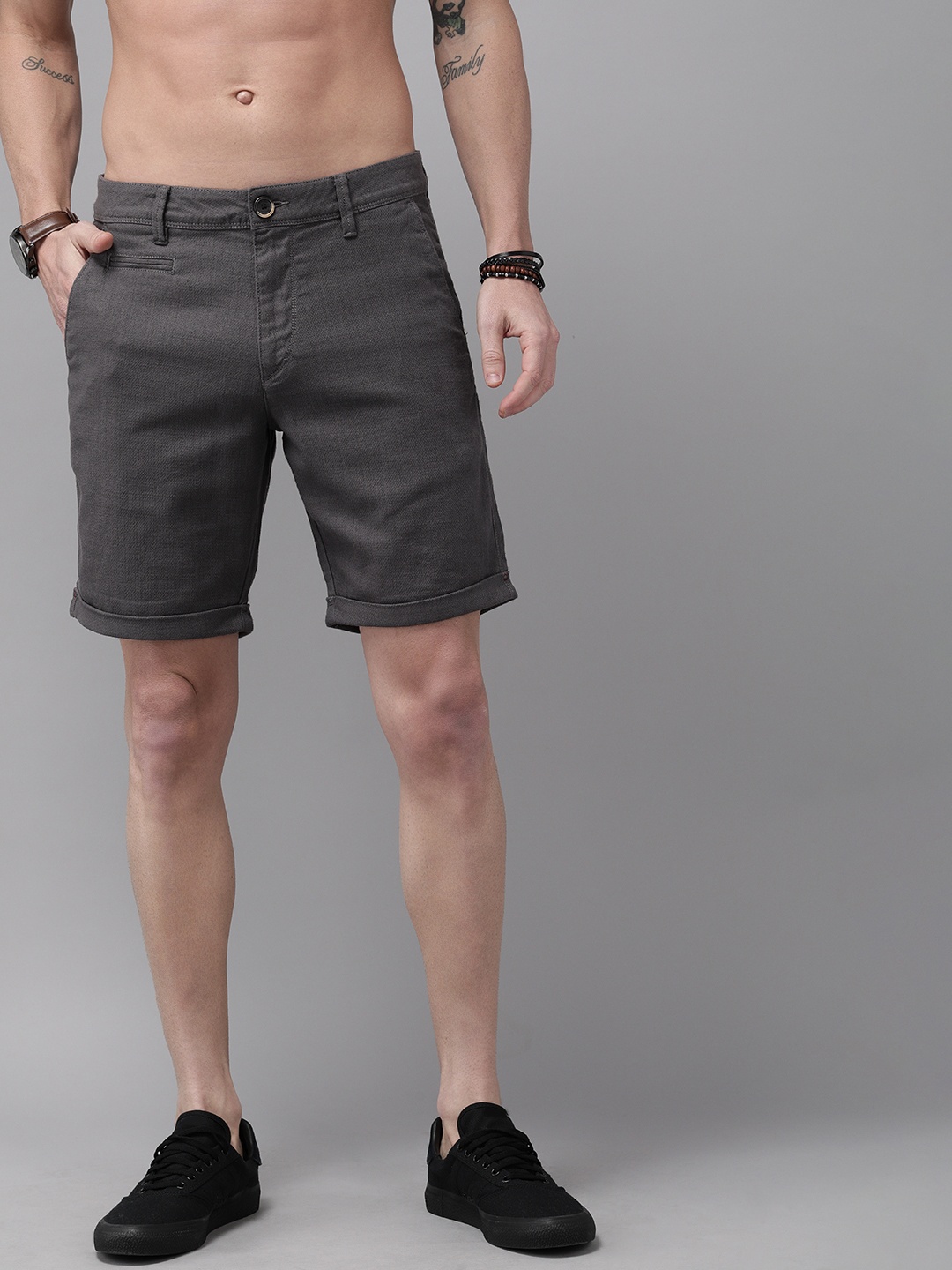 

Roadster Men Charcoal Grey Self Design Regular Fit Regular Shorts