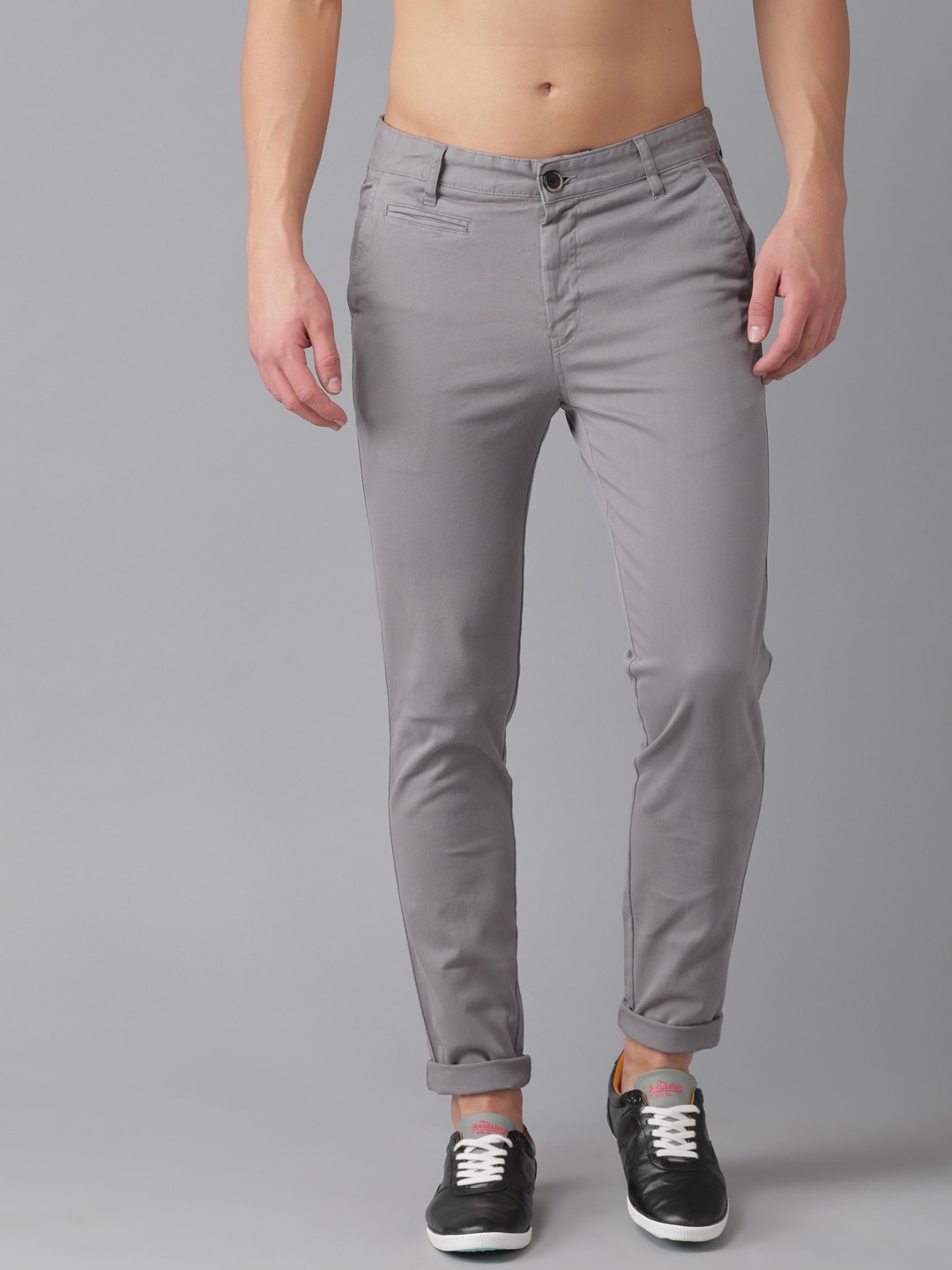 

Roadster Men Grey Tapered Fit Solid Chinos