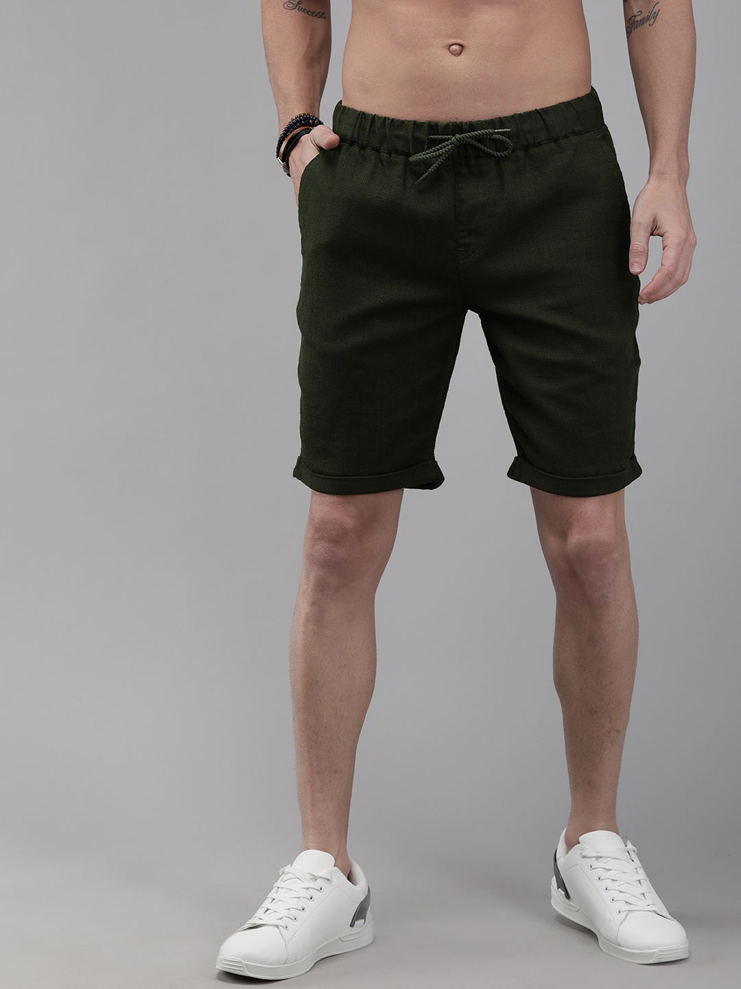 

Roadster Men Olive Green Solid Regular Fit Regular Shorts