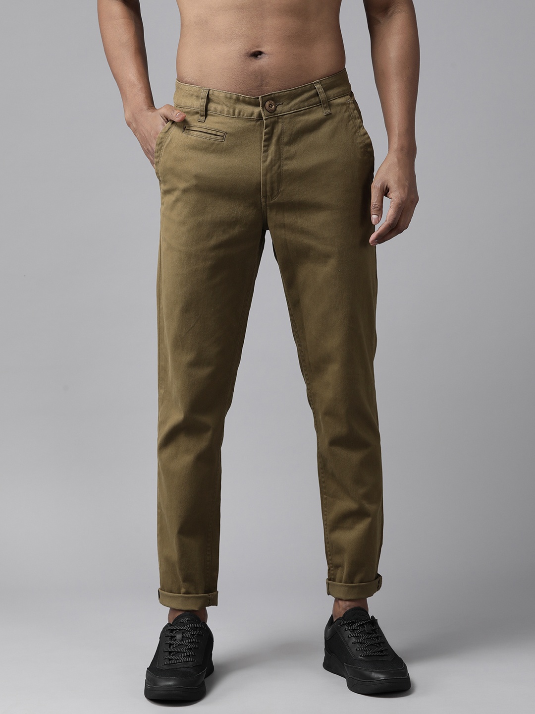 

The Roadster Lifestyle Co. Men Slim Fit Chinos, Olive