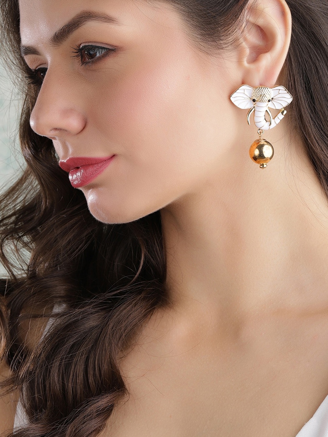 

TOKYO TALKIES X rubans FASHION ACCESSORIES Gold-Plated White Animal Shaped Studs