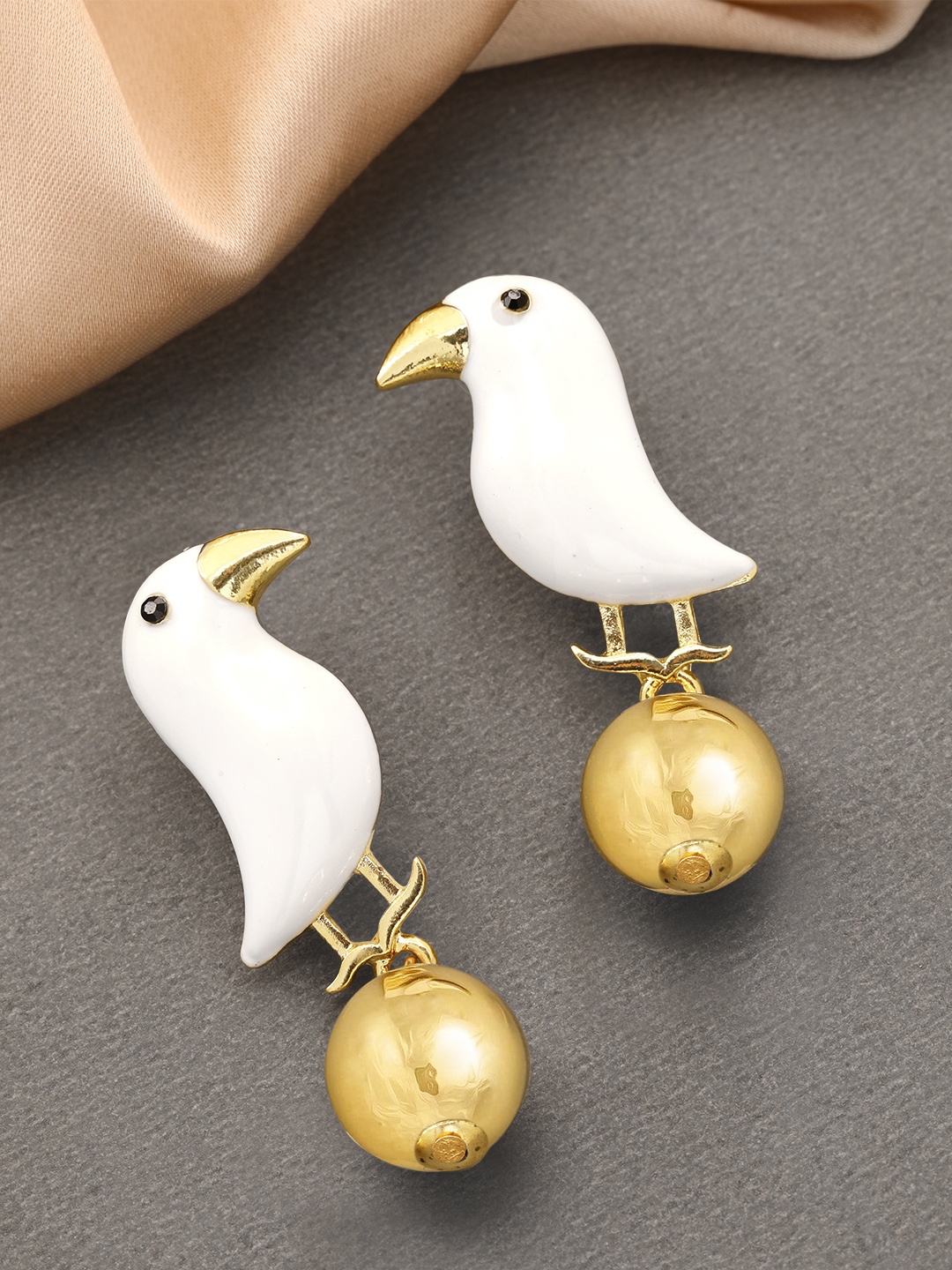 

TOKYO TALKIES X rubans FASHION ACCESSORIES Gold-Plated & White Quirky Studs