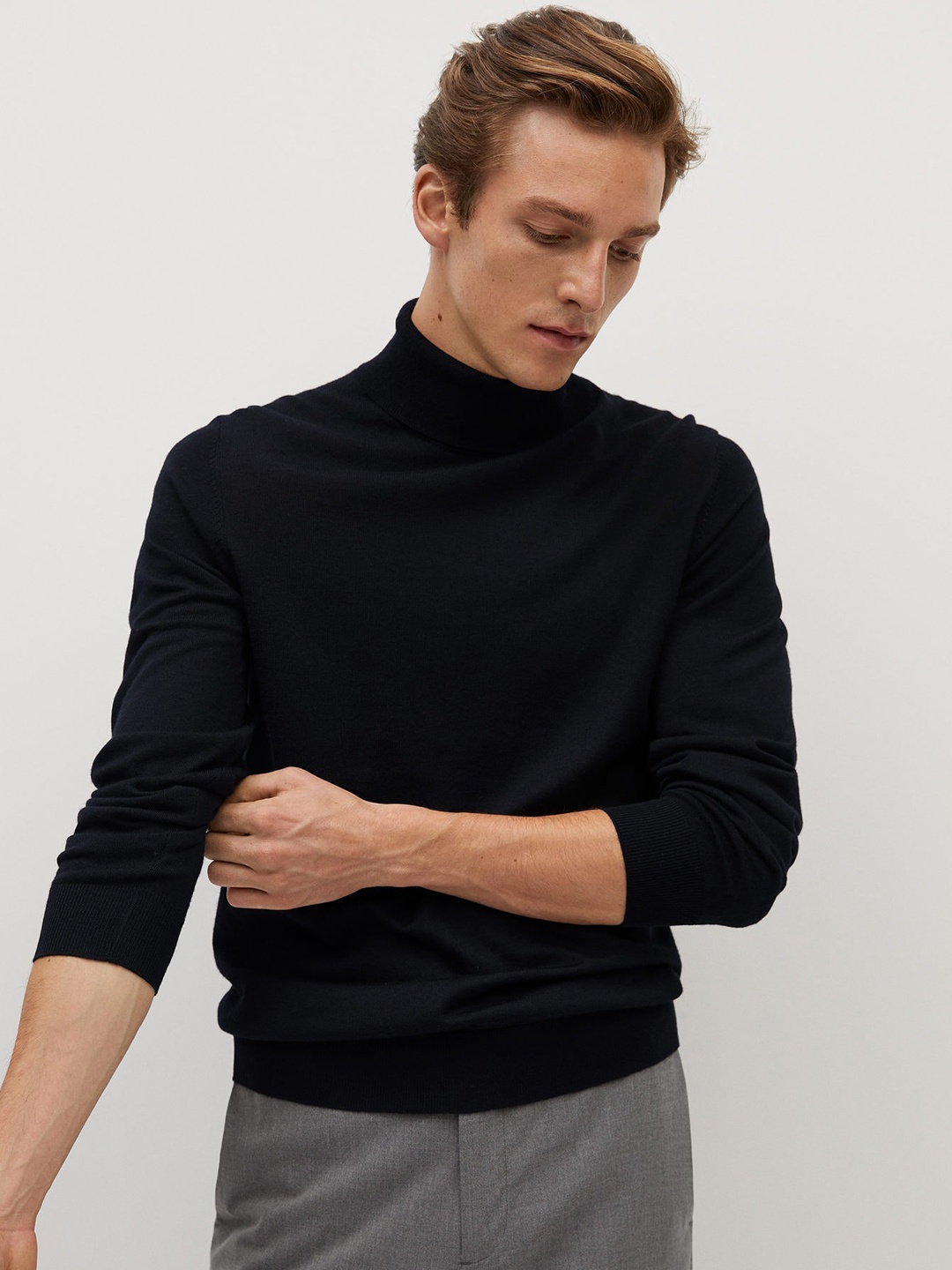 

MANGO MAN Men Black Solid Pullover Sweater
