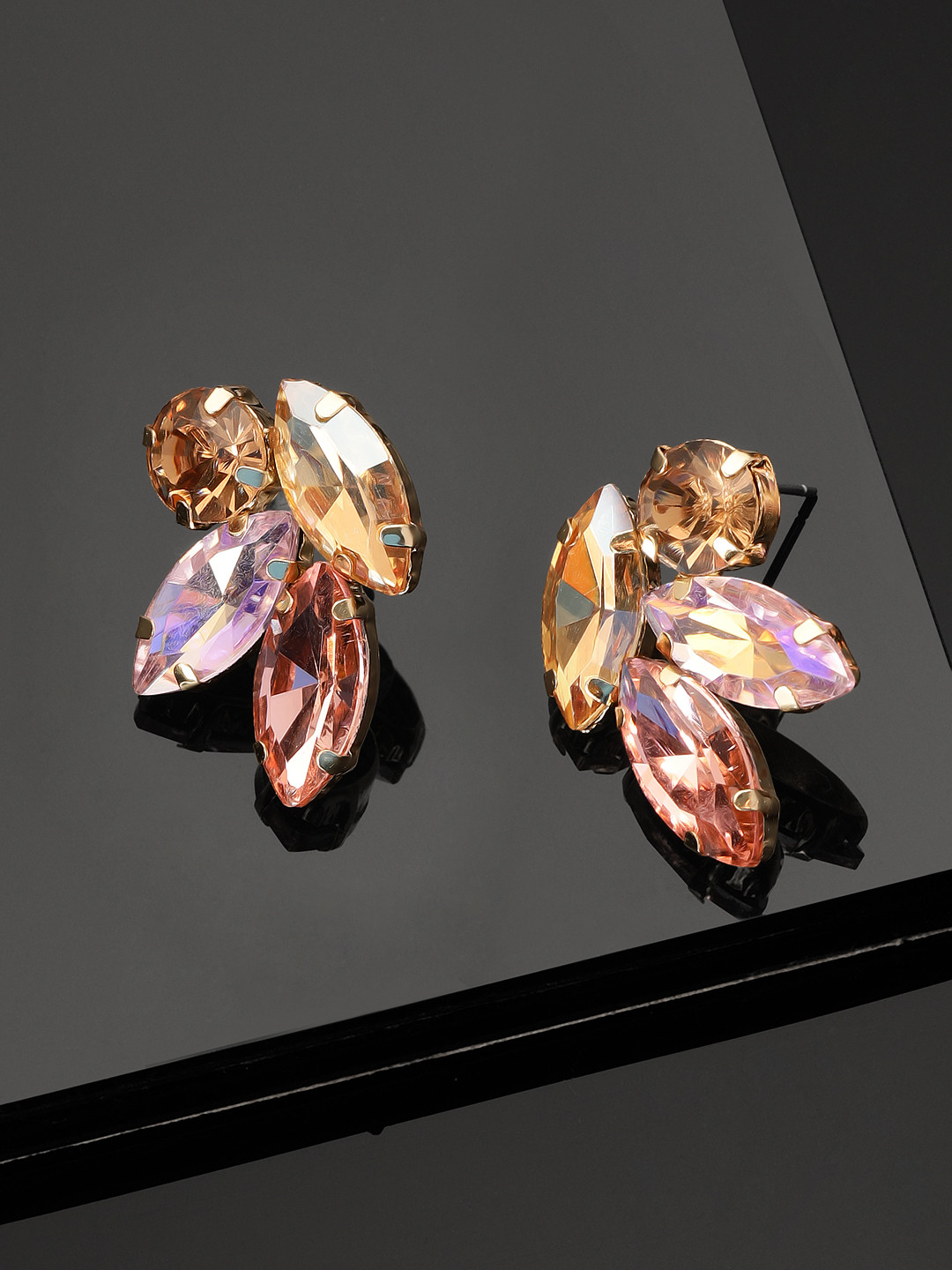 

TOKYO TALKIES X rubans FASHION ACCESSORIES Gold-Plated & Pink Leaf Shaped Drop Earrings
