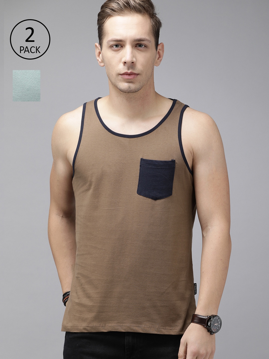 

Roadster Men Brown Solid Scoop Neck T-shirt