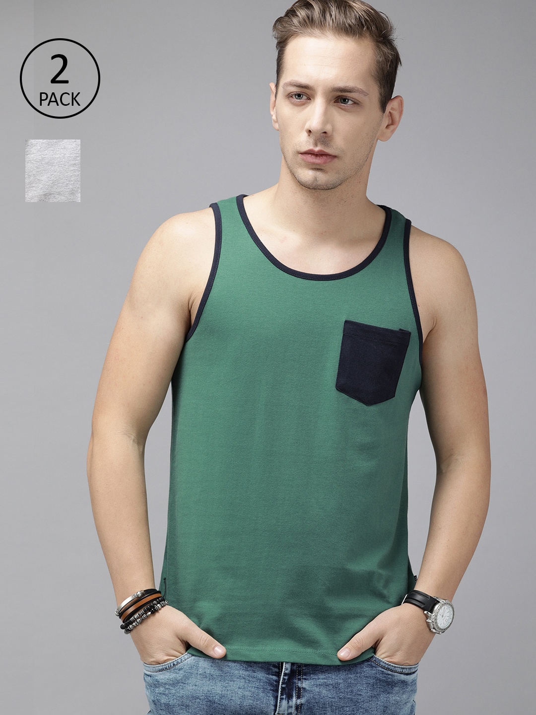 

Roadster Men Green Solid Scoop Neck T-shirt