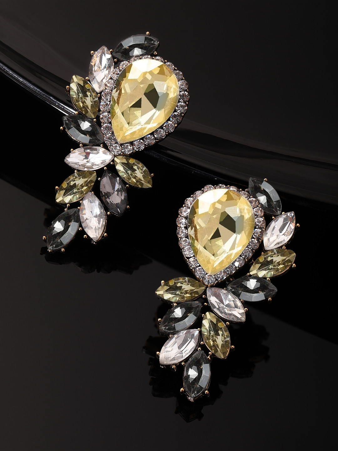 

TOKYO TALKIES X rubans FASHION ACCESSORIES Black Gold Plated Contemporary Studs