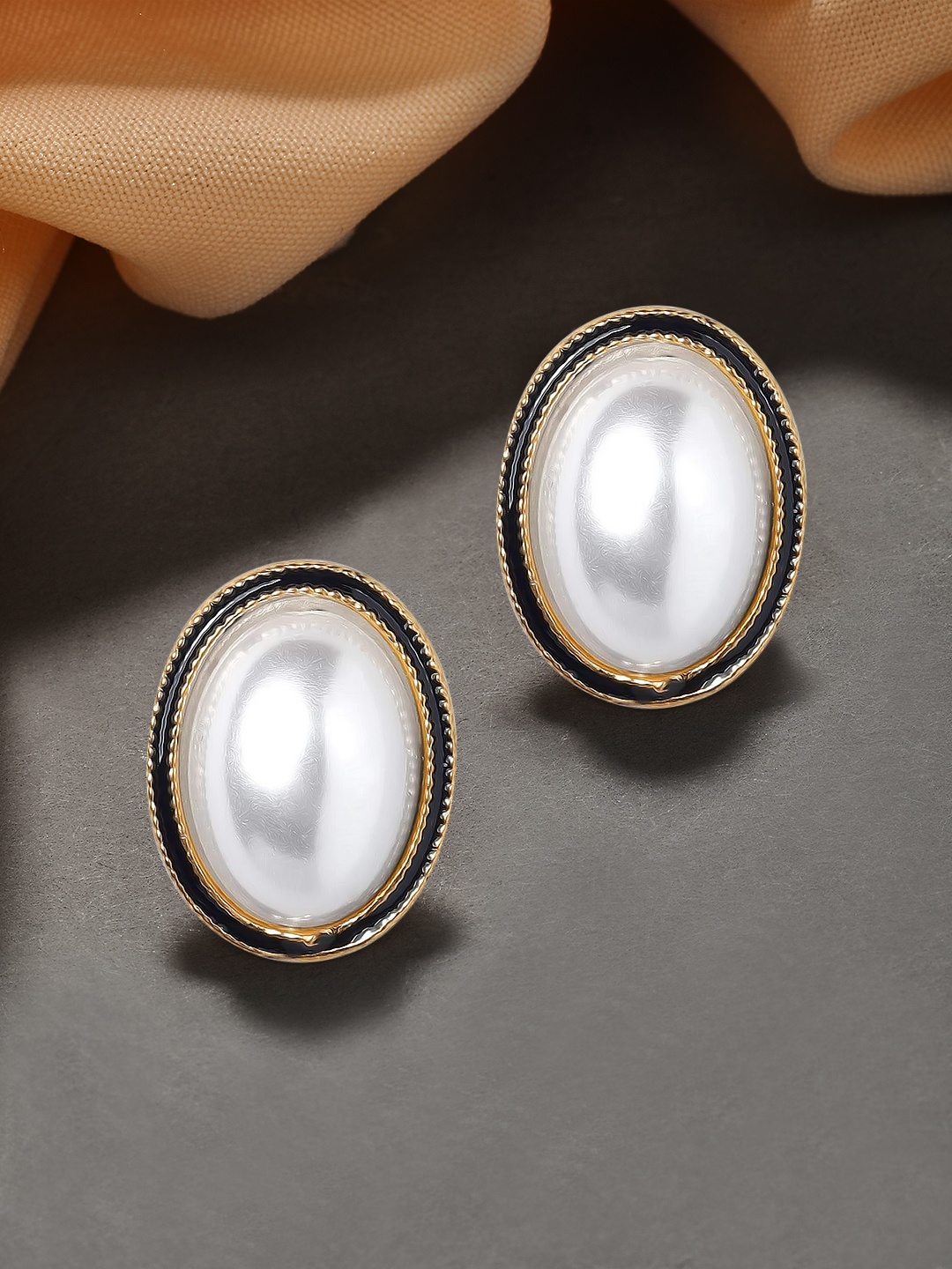 

TOKYO TALKIES X rubans FASHION ACCESSORIES Gold-Plated Handcrafted White Oval Studs