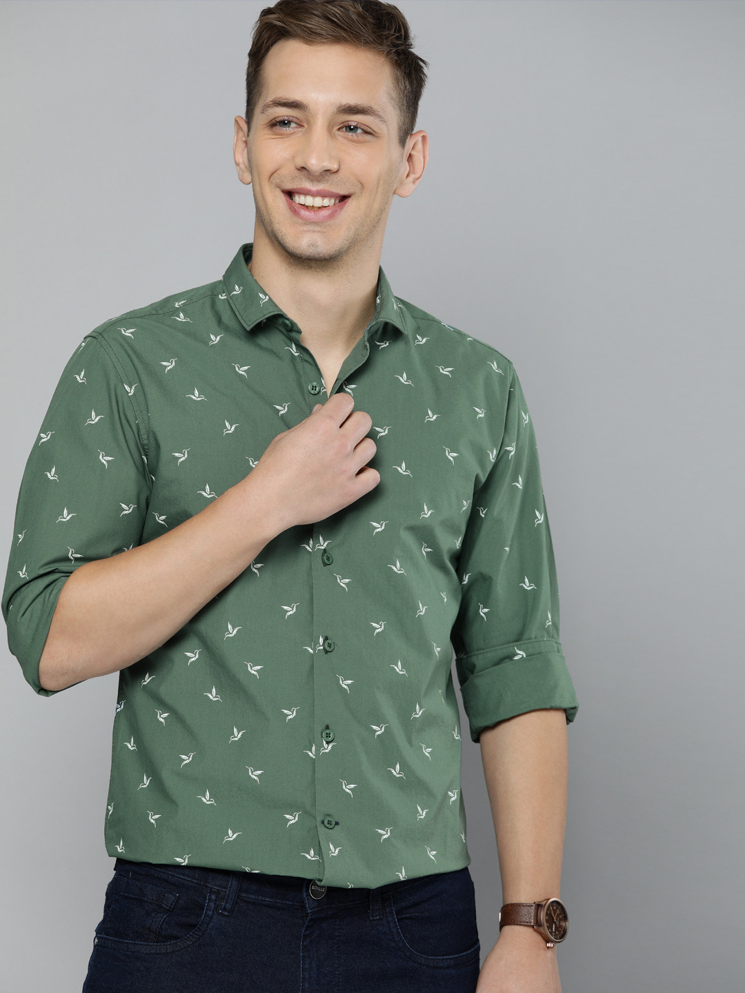 

Mast & Harbour Men Olive Green & White Regular Fit Printed Casual Shirt