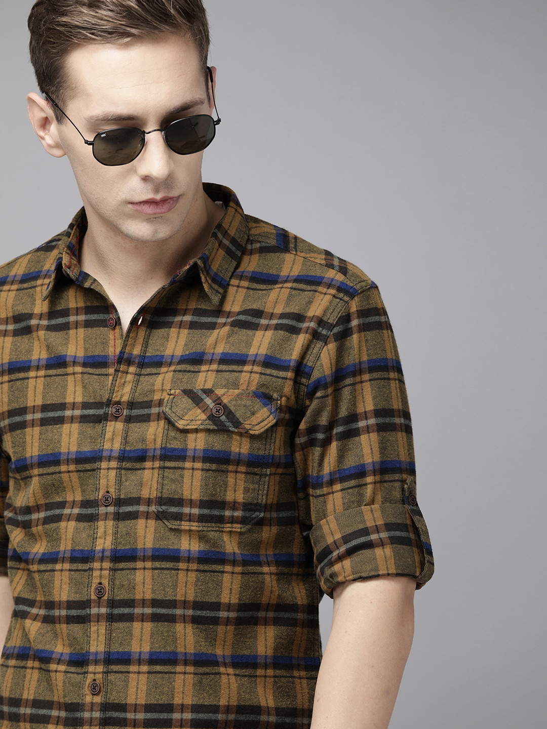 

Roadster Men Mustard Yellow & Black Regular Fit Checked Casual Shirt