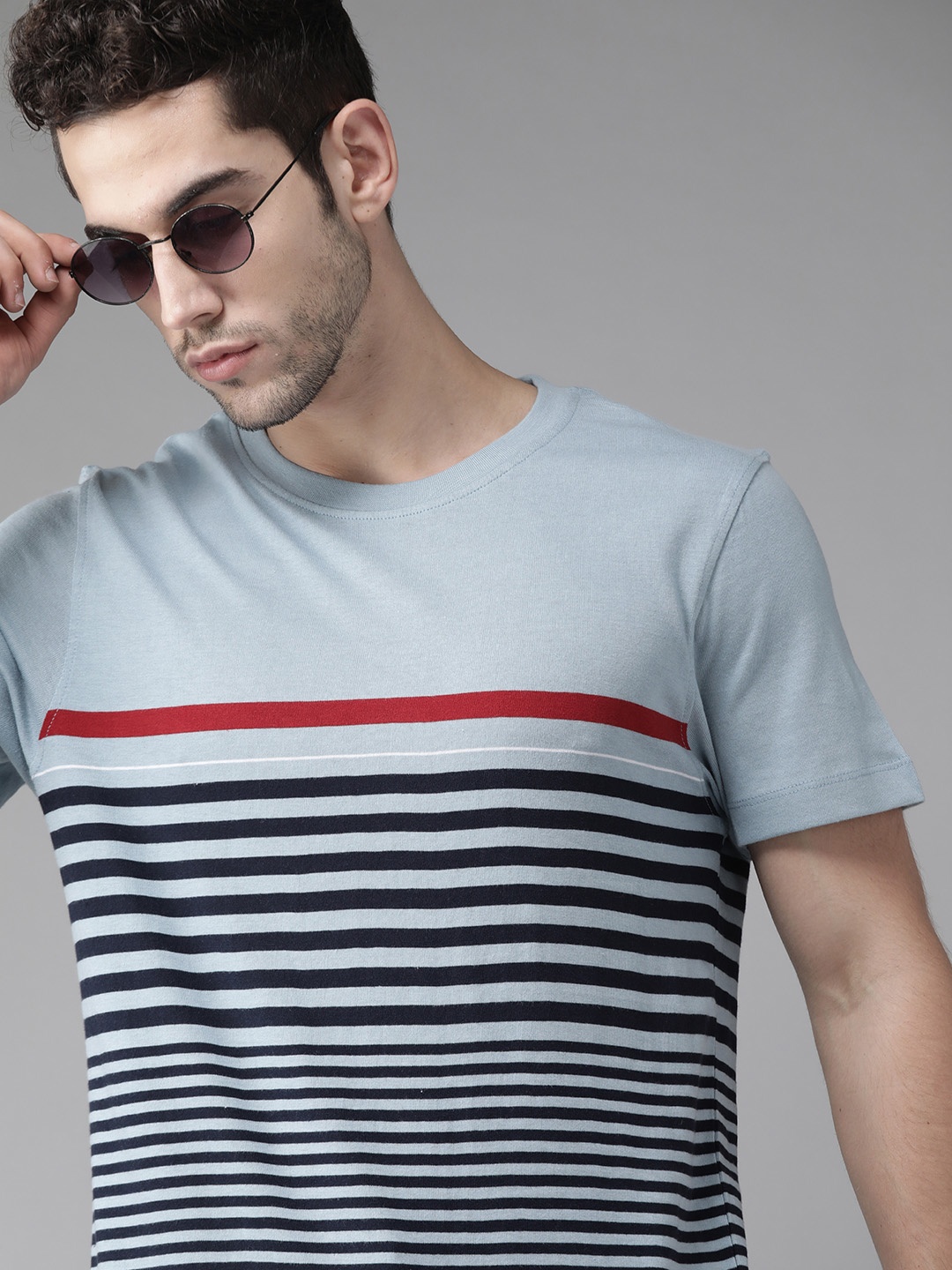 

Roadster Men Blue Pure Cotton Striped Round Neck T-shirt