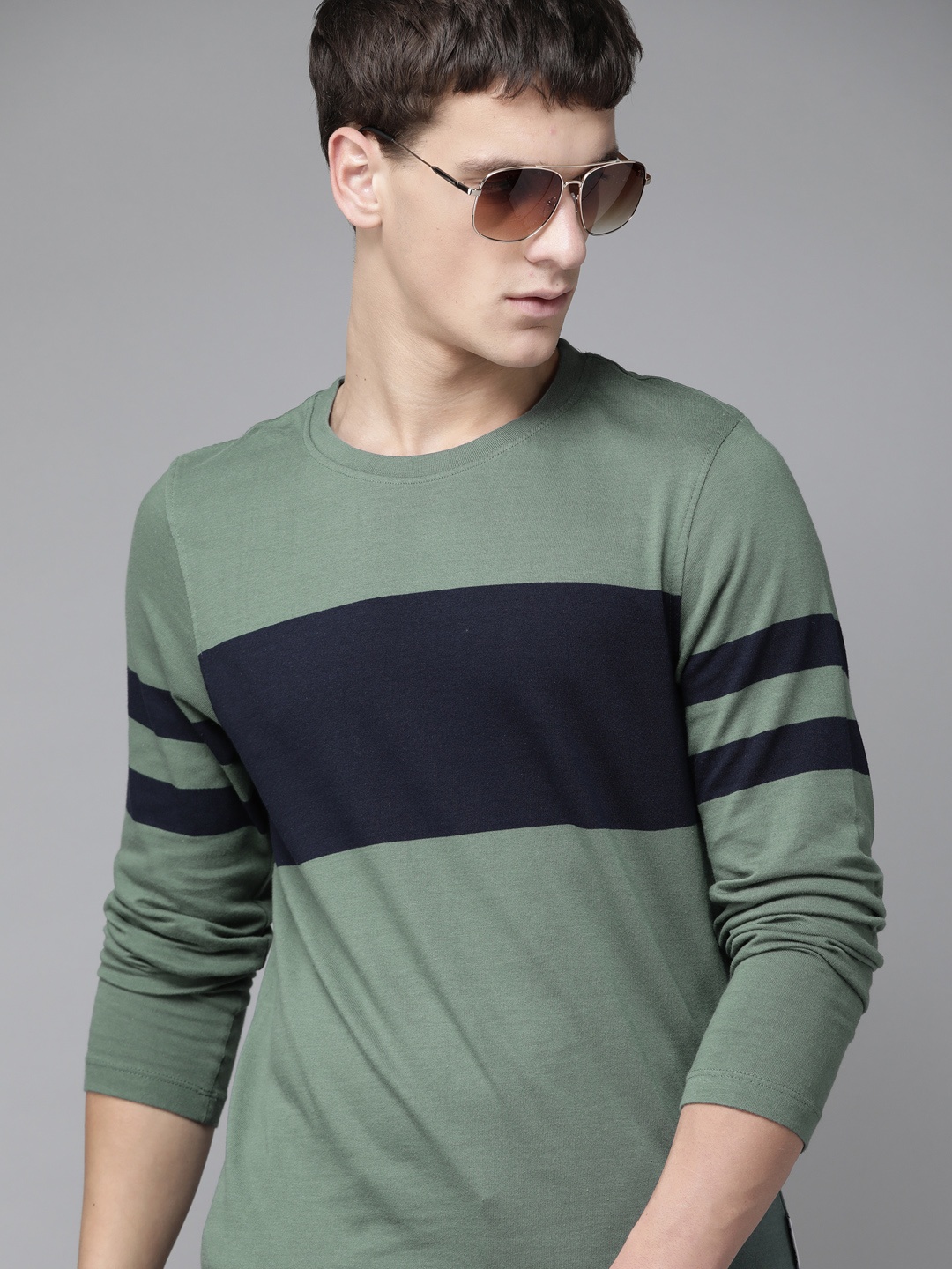 

Roadster Men Green & Navy Blue Colourblocked Pure Cotton Round Neck T-shirt