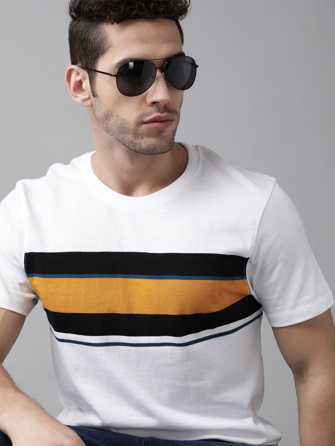 

Roadster Men White Black Striped Round Neck Pure Cotton T-shirt