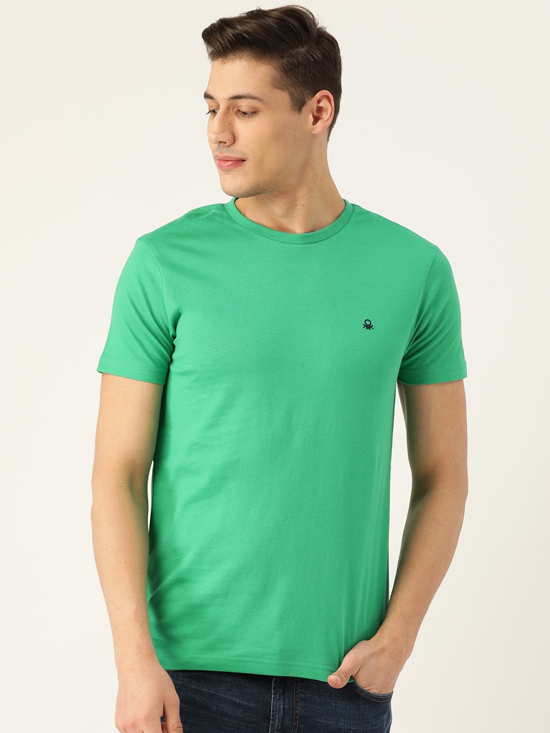

United Colors of Benetton Men Green Solid Round Neck T-shirt