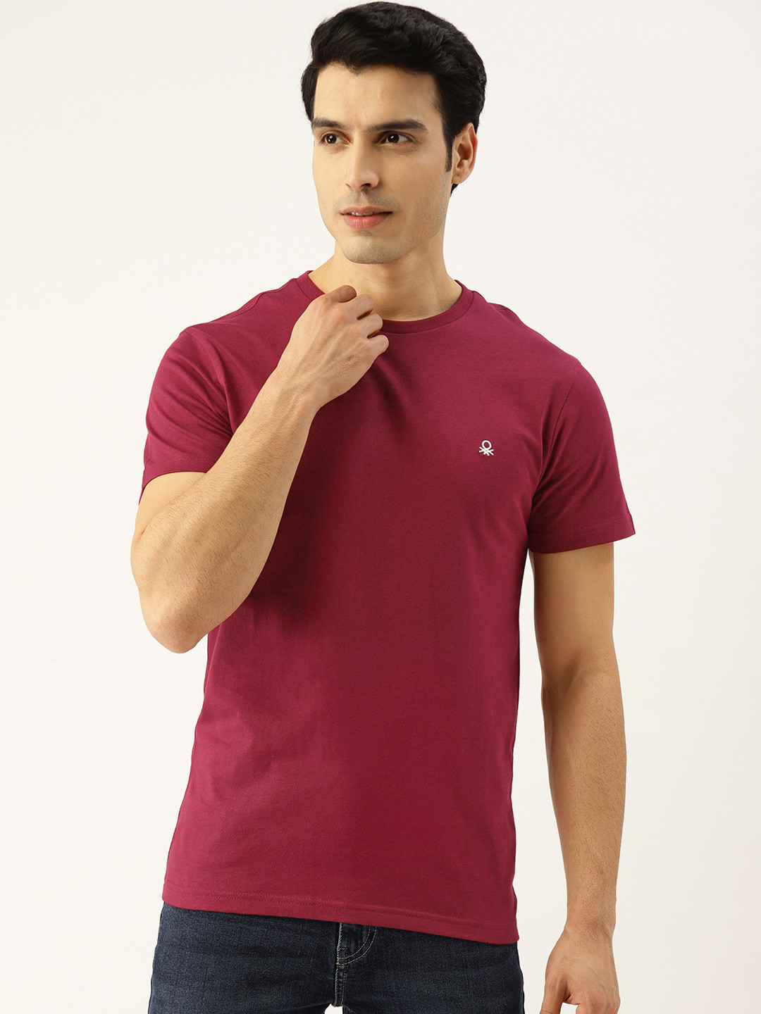 

United Colors of Benetton Men Burgundy Solid Round Neck T-shirt