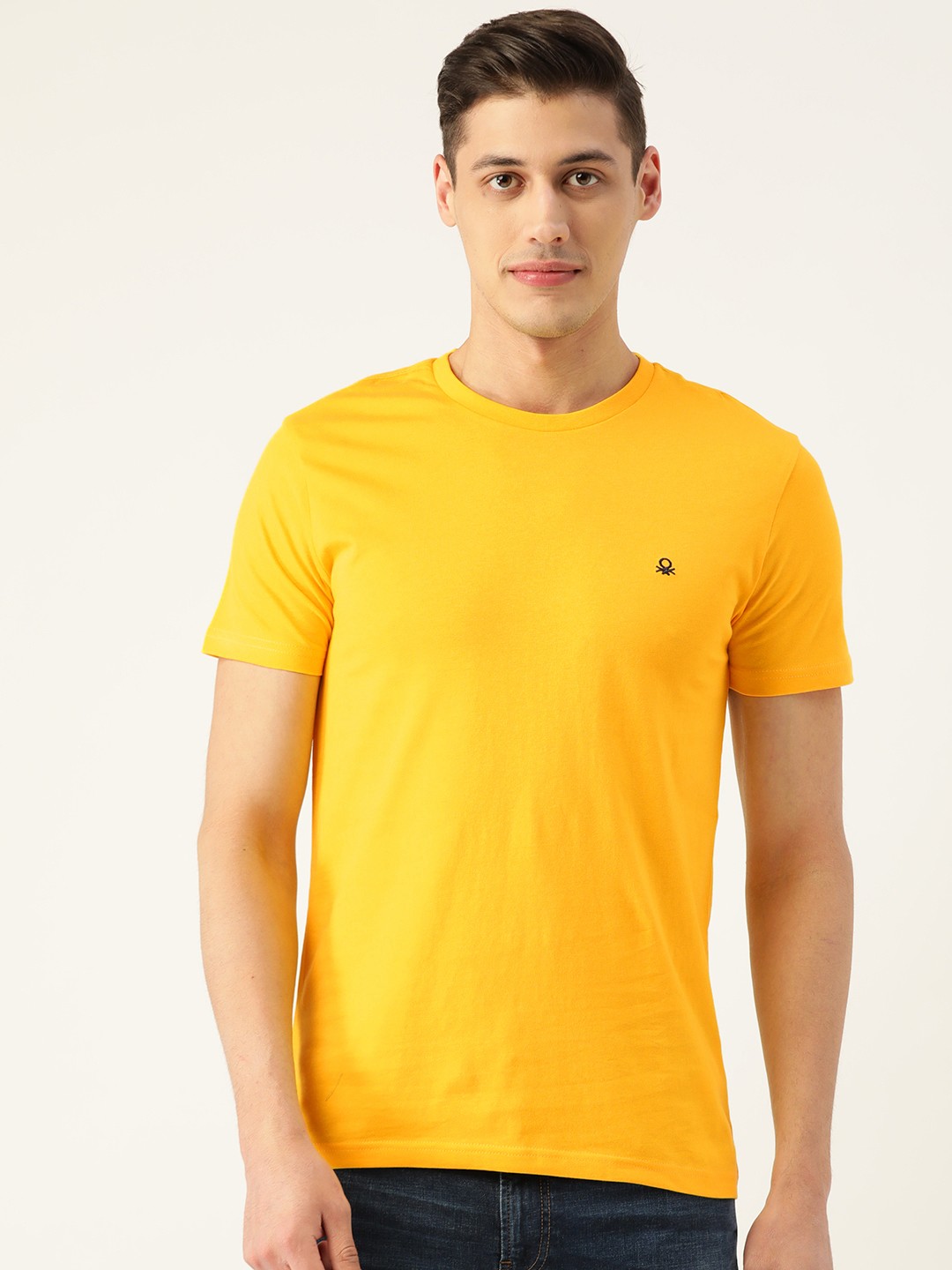 

United Colors of Benetton Men Yellow Solid Round Neck T-shirt
