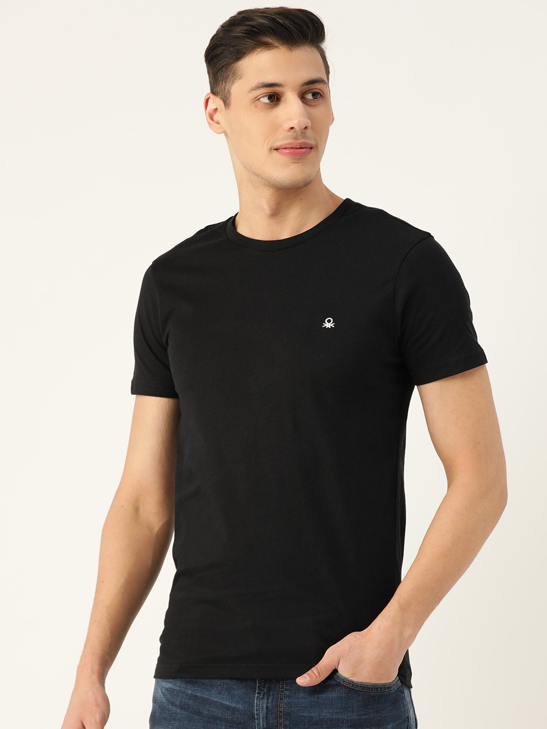 

United Colors of Benetton Men Black Slim Fit Solid Round Neck T-shirt