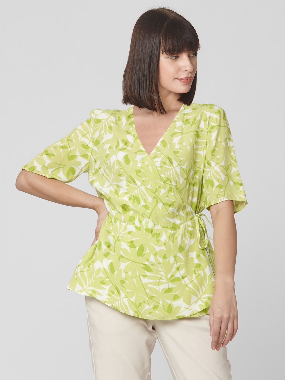 

Vero Moda Women White & Green Tropical Print Belted Wrap Top