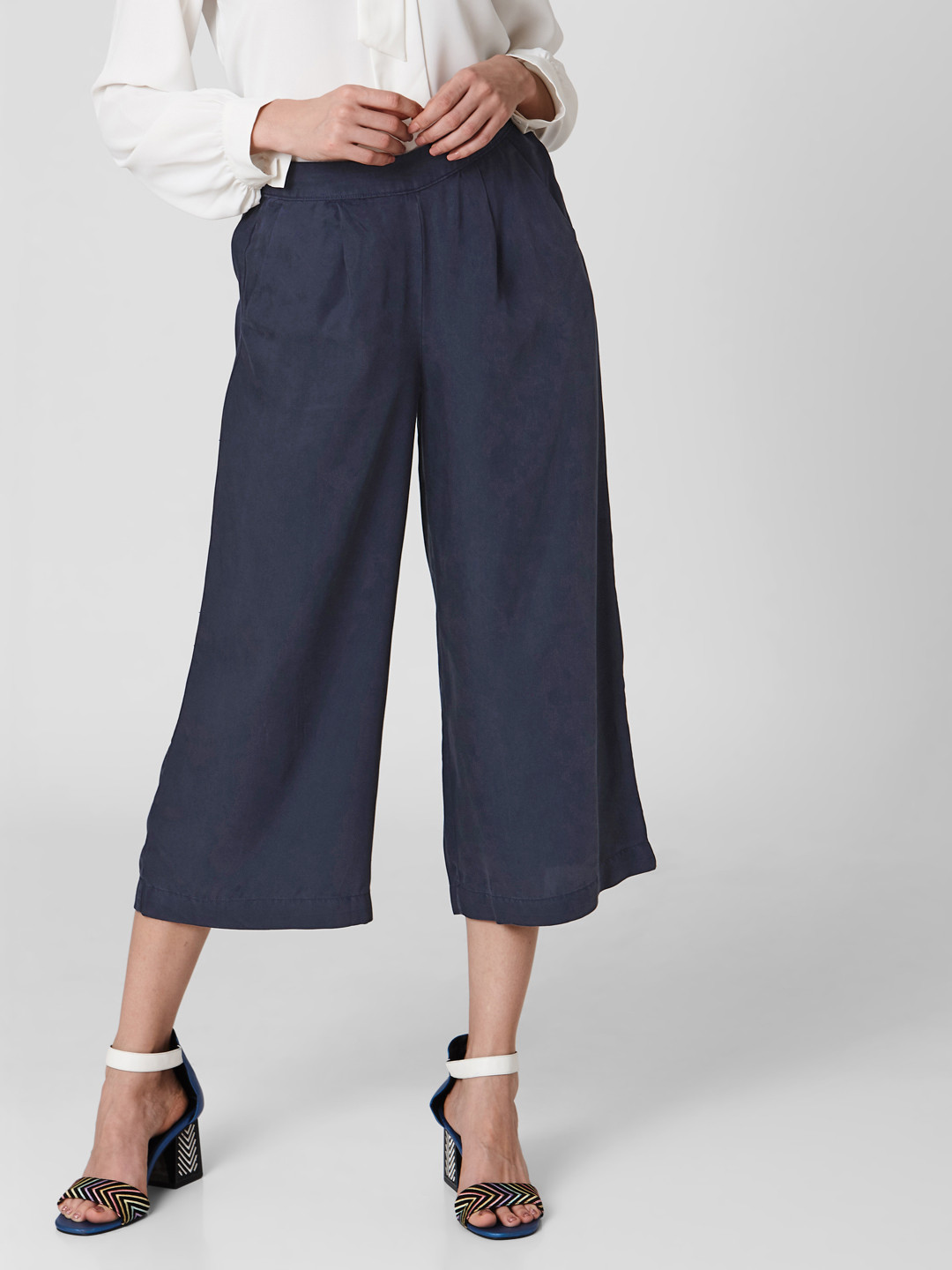 

Vero Moda Women Navy Blue Regular Fit Three-Fourth Length Solid Culottes
