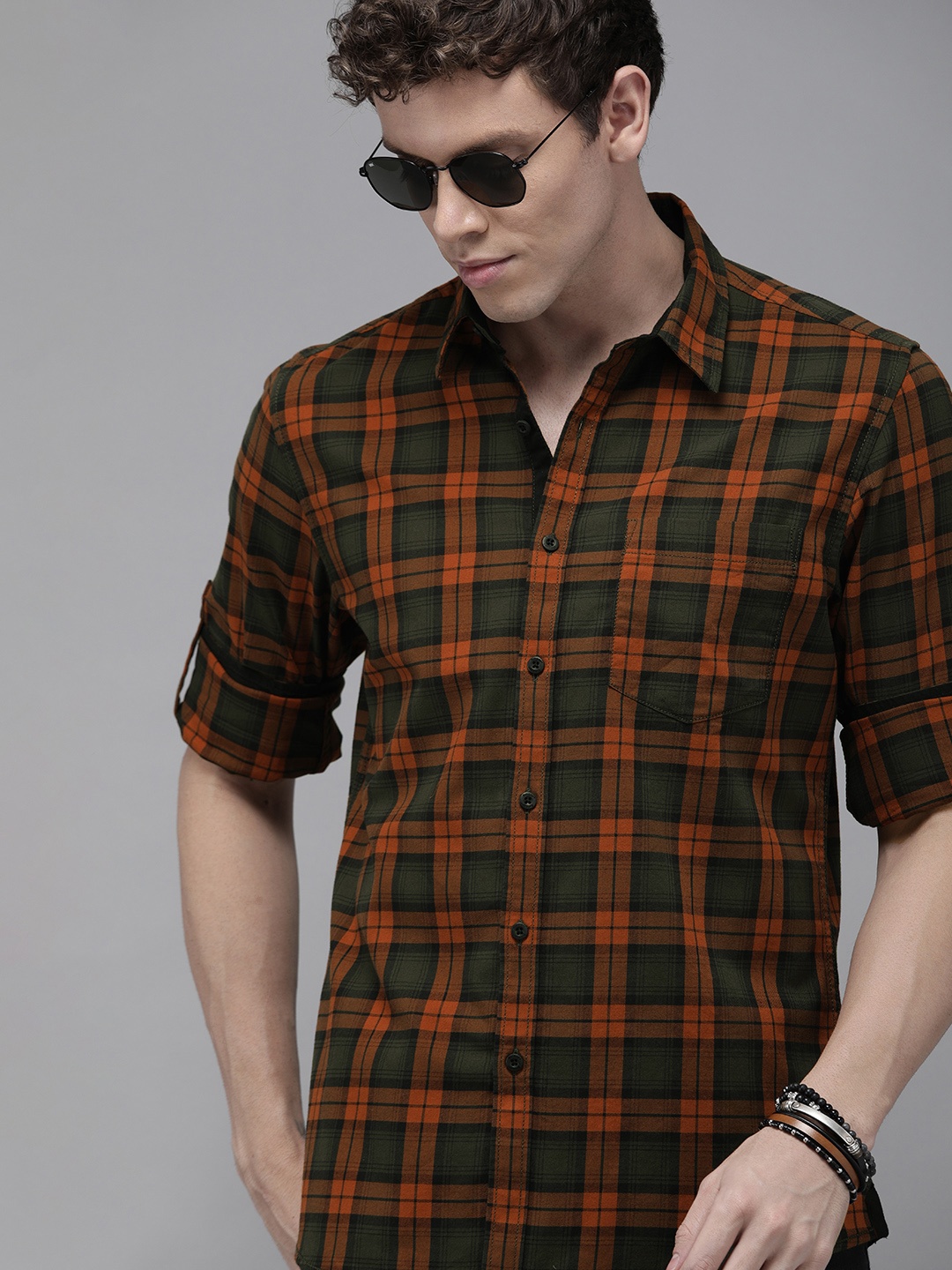 

Roadster Men Orange & Brown Regular Fit Checked Casual Shirt
